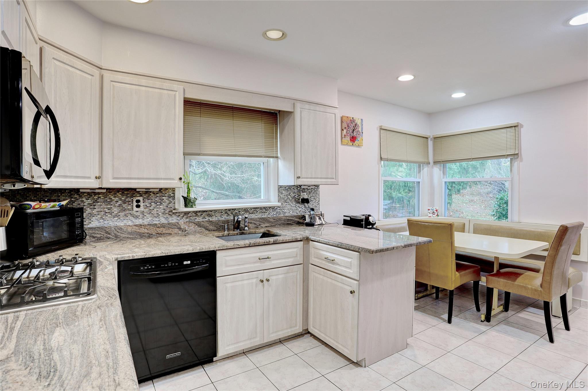 32 Berry Court, Tappan, NY 10983