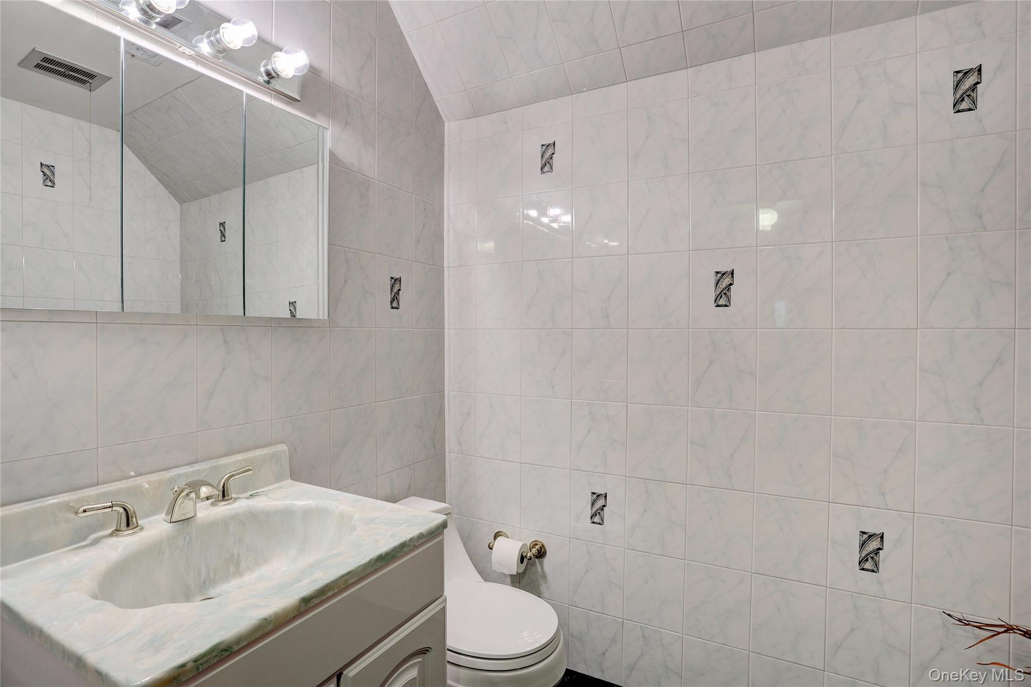 32 Berry Court, Tappan, NY 10983