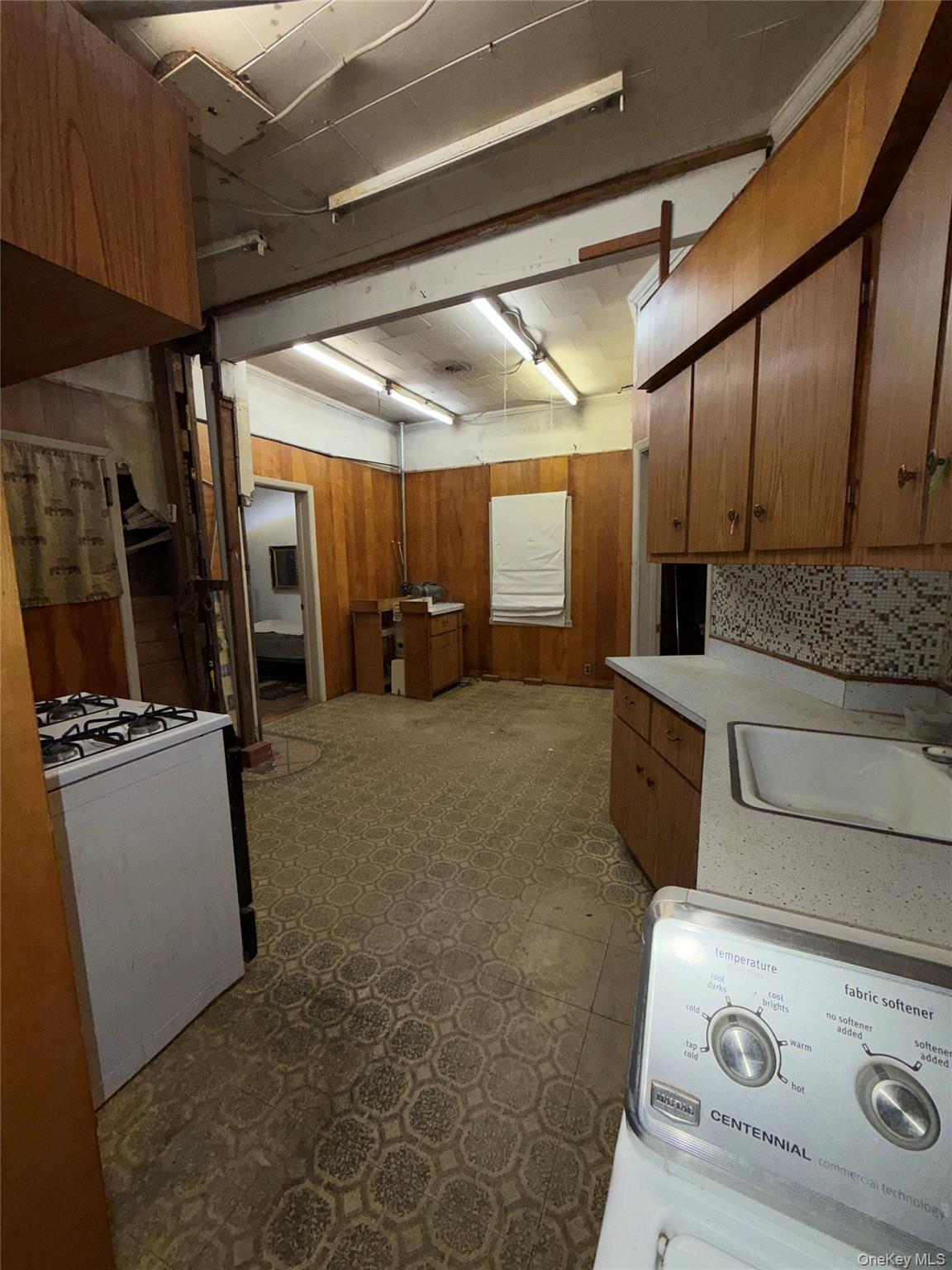 4083 Seton Avenue, Bronx, NY 10466