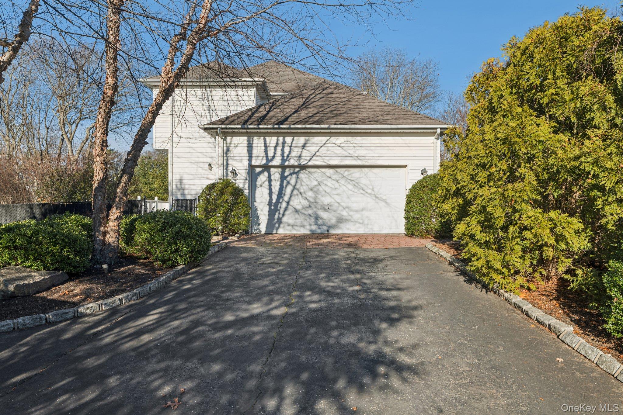 7 Brittany Court, Ridge, NY 11961