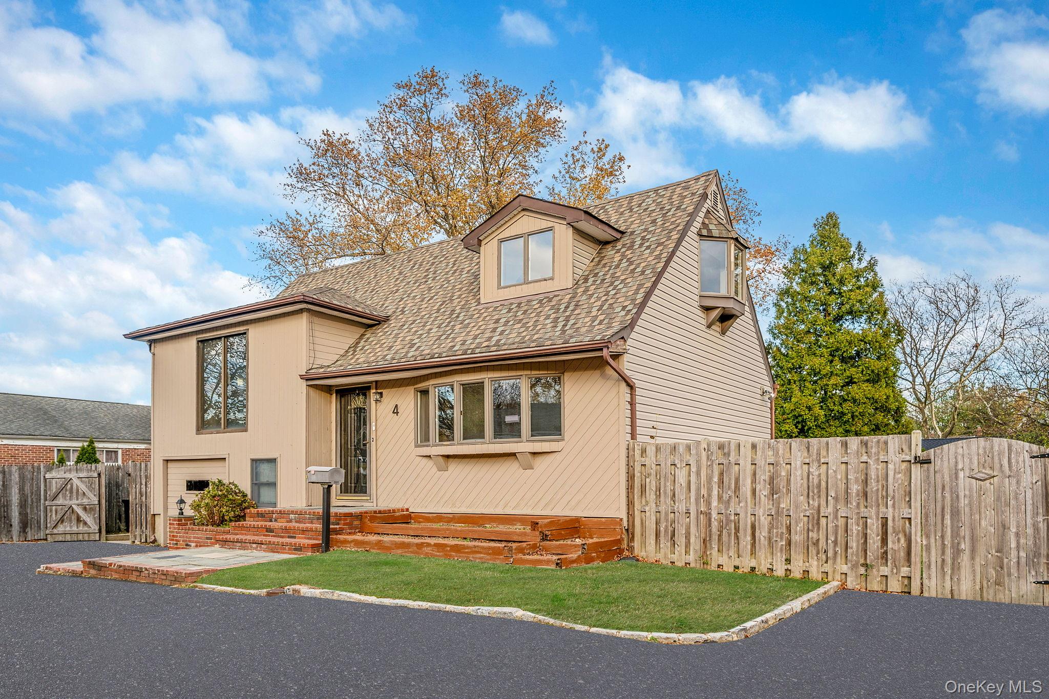 4 Sibley Place, Huntington Station, NY 11746