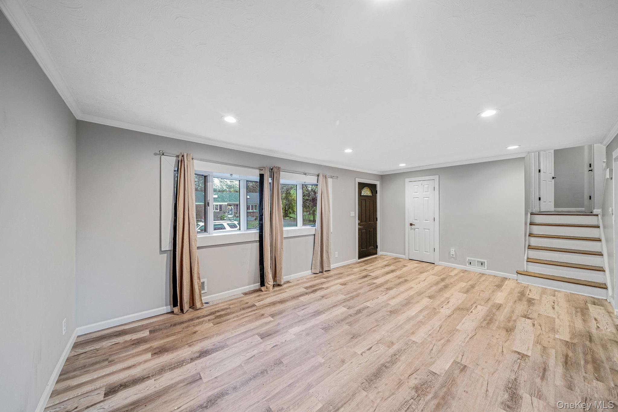 4 Sibley Place, Huntington Station, NY 11746