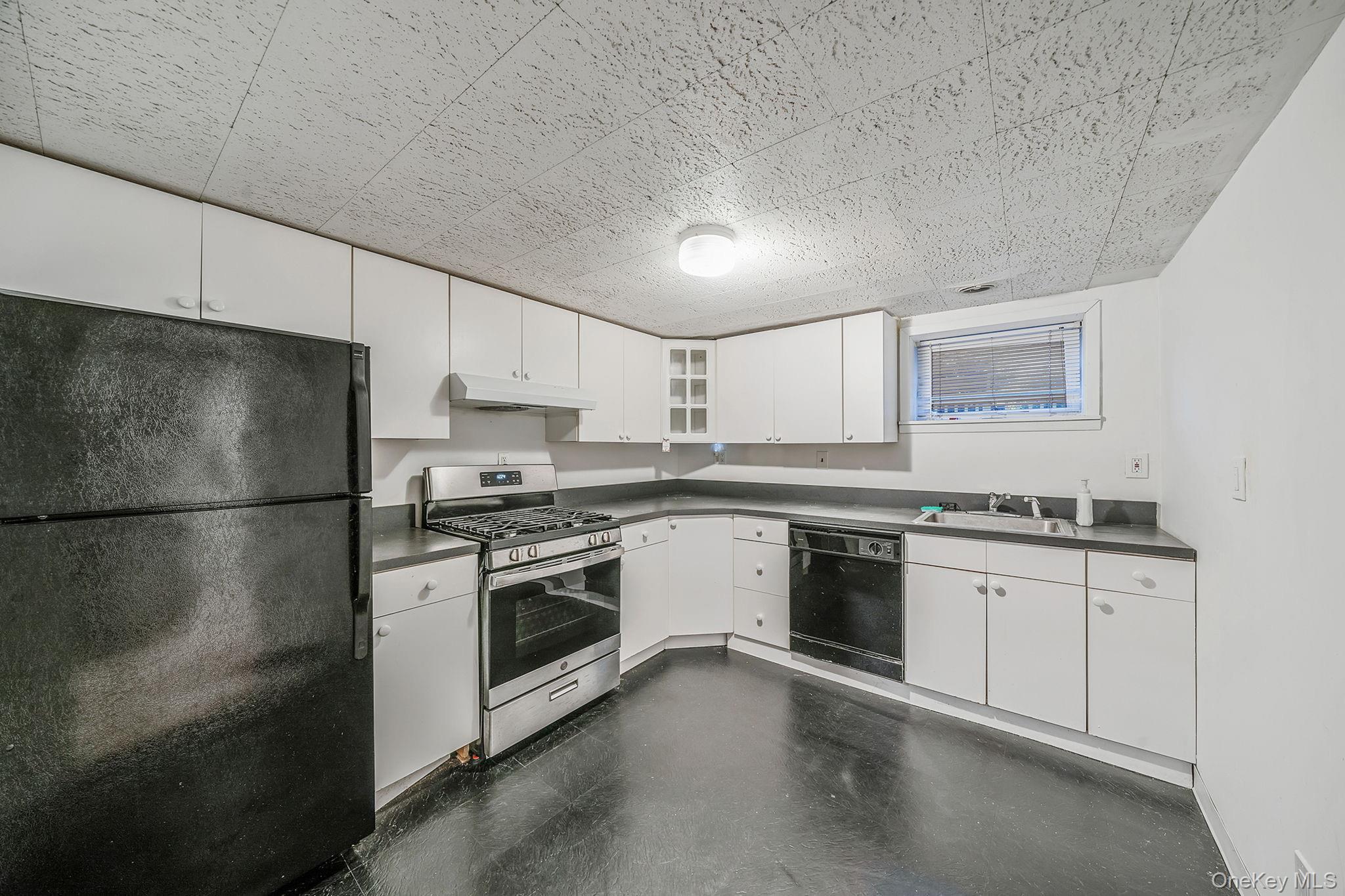 4 Sibley Place, Huntington Station, NY 11746