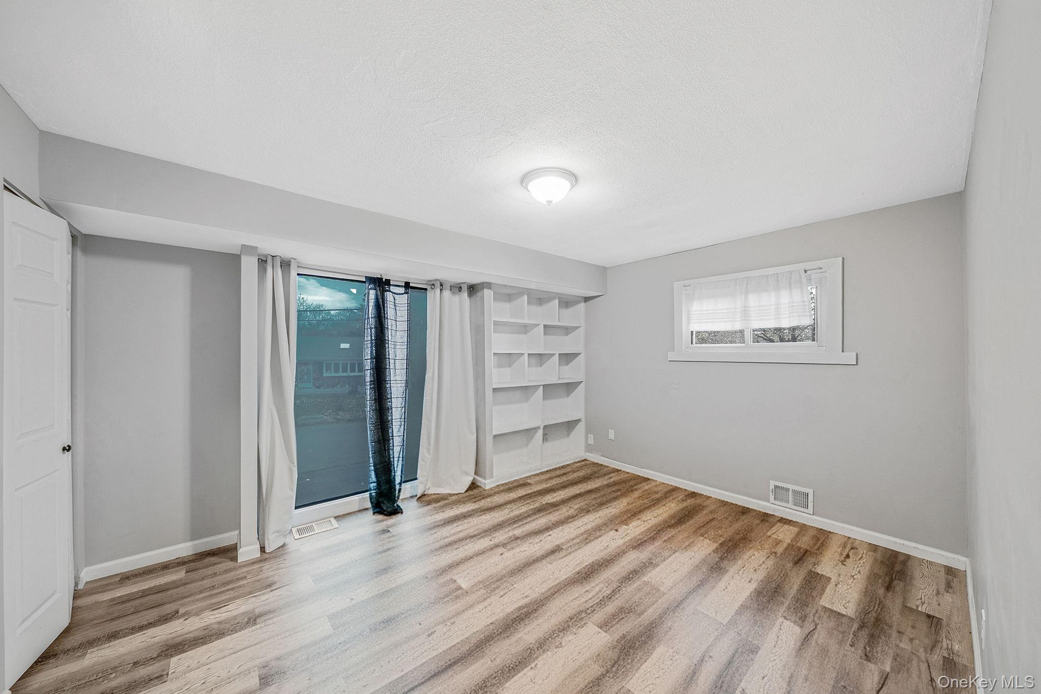 4 Sibley Place, Huntington Station, NY 11746