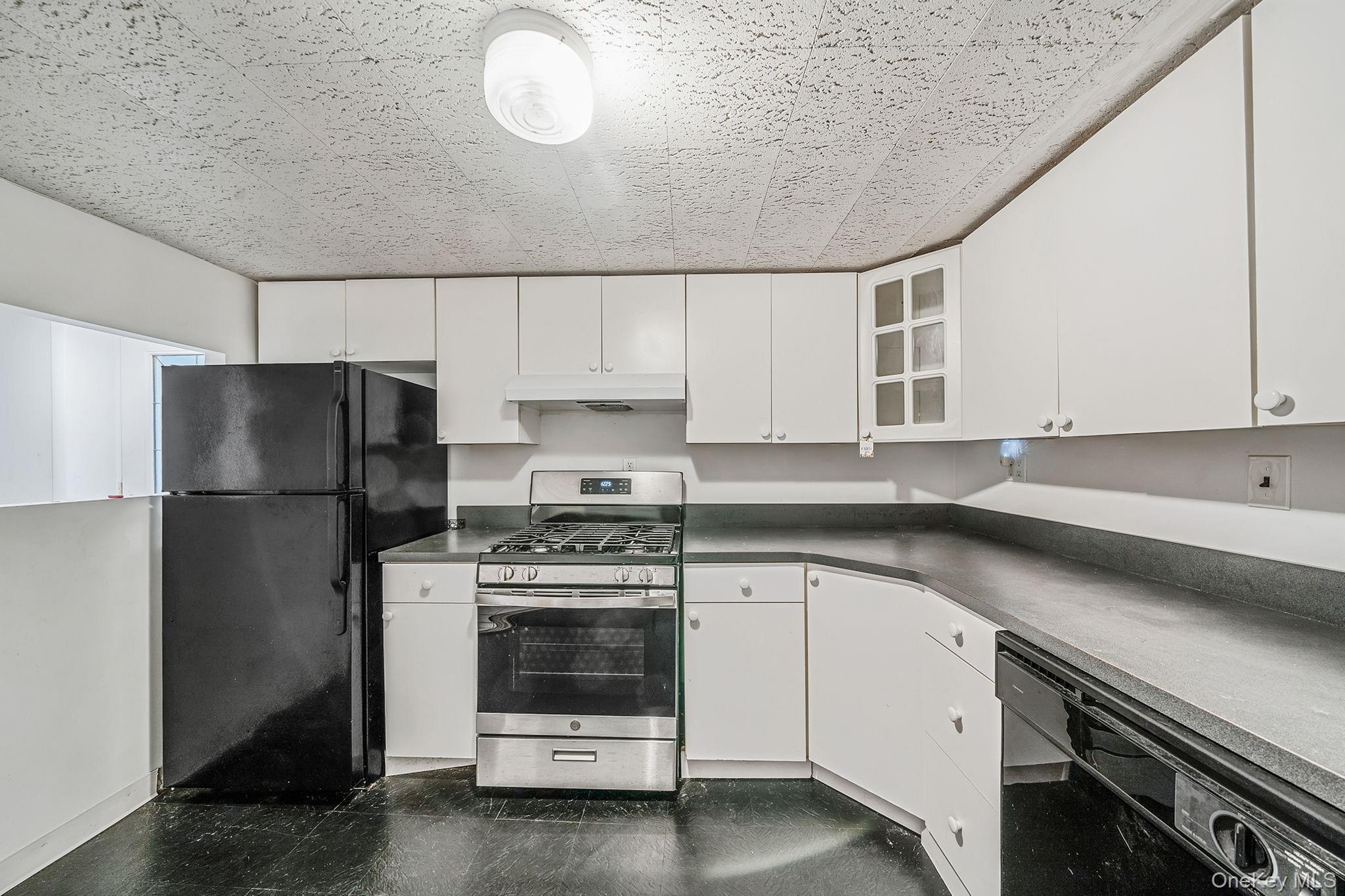 4 Sibley Place, Huntington Station, NY 11746