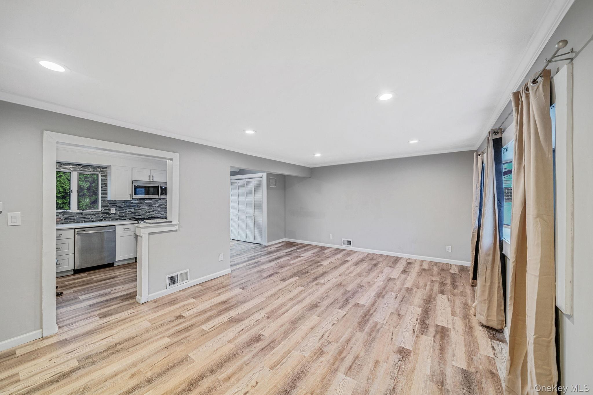 4 Sibley Place, Huntington Station, NY 11746