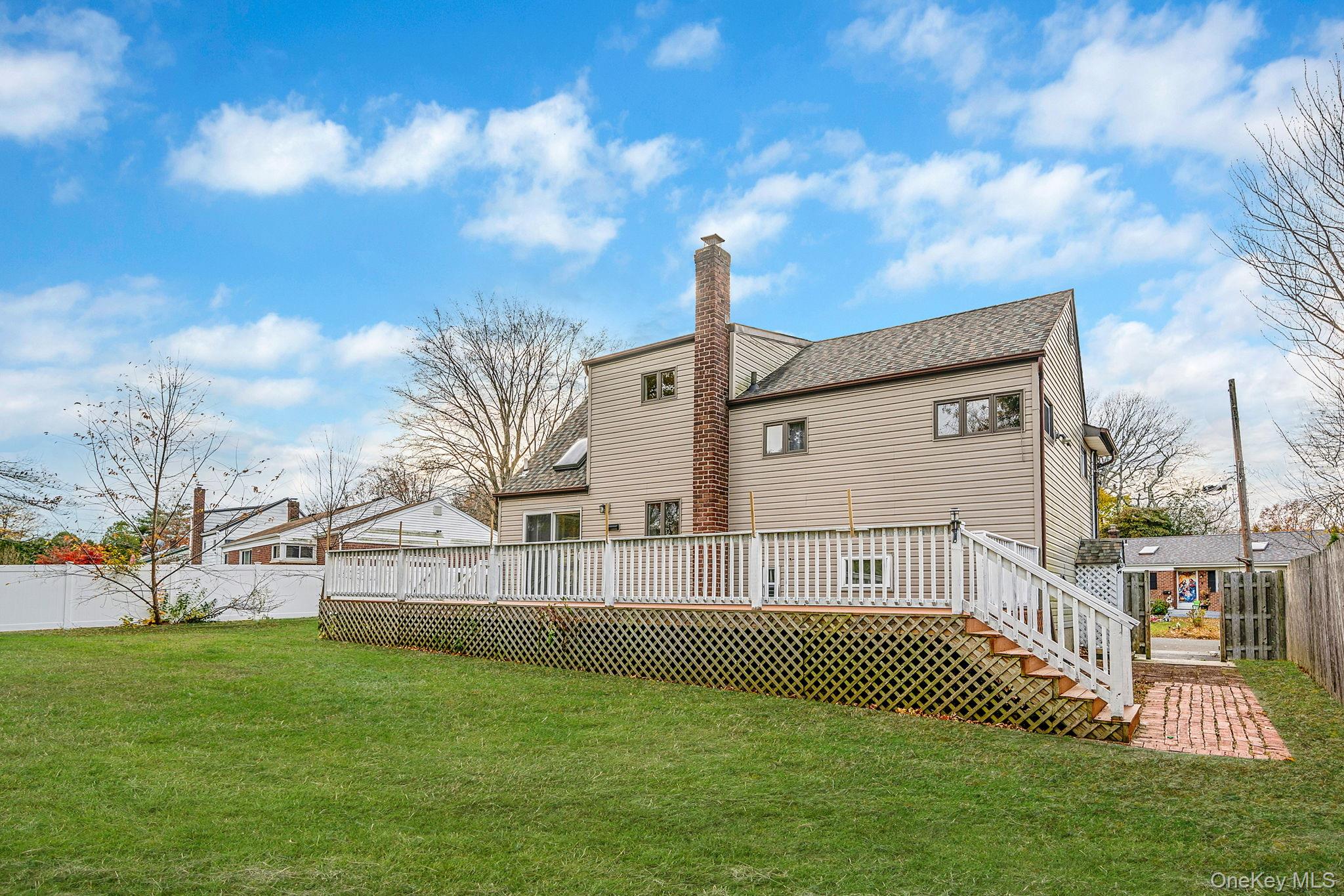 4 Sibley Place, Huntington Station, NY 11746