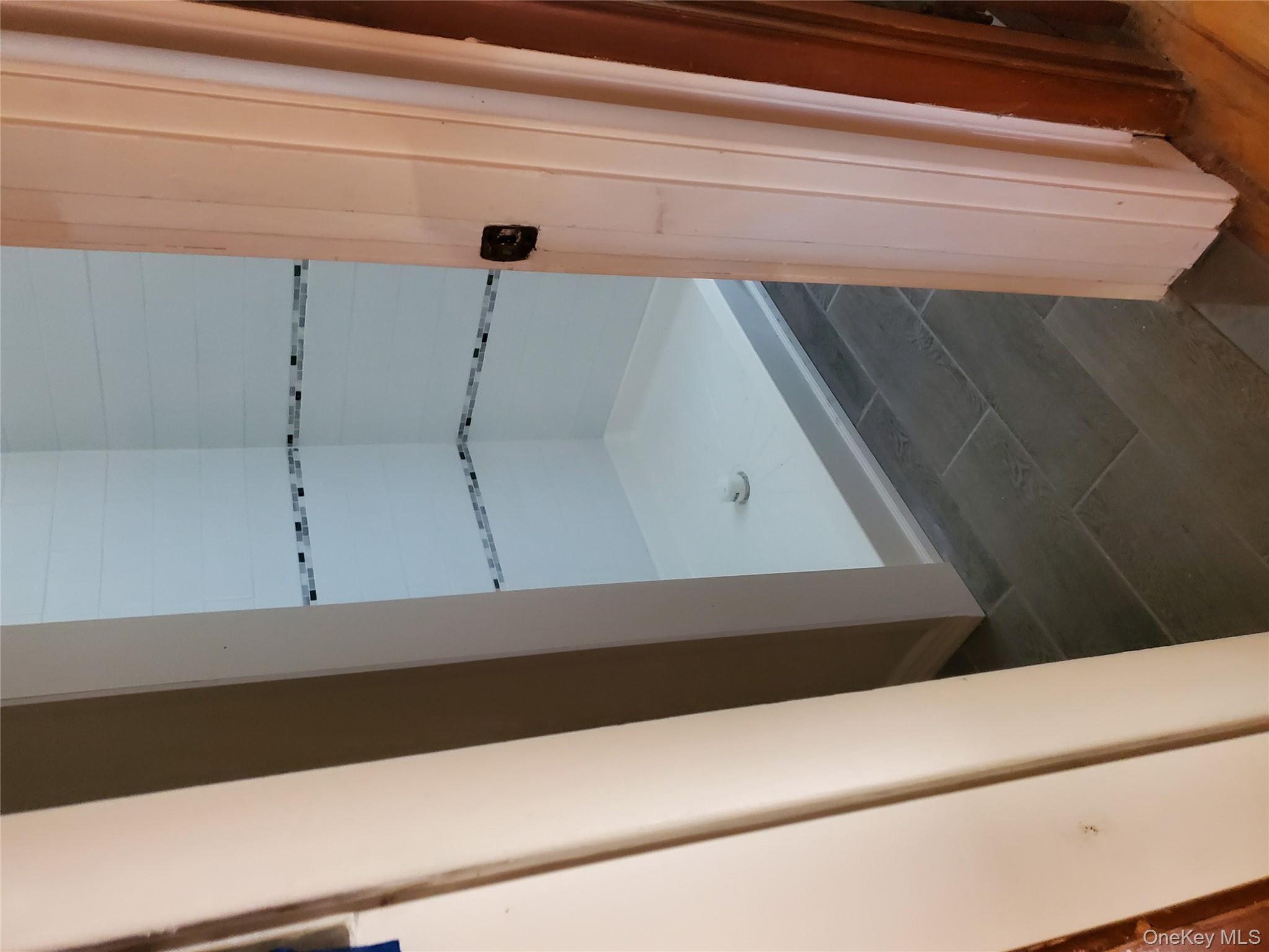 8 Midwood Place, Glen Cove, NY 11542