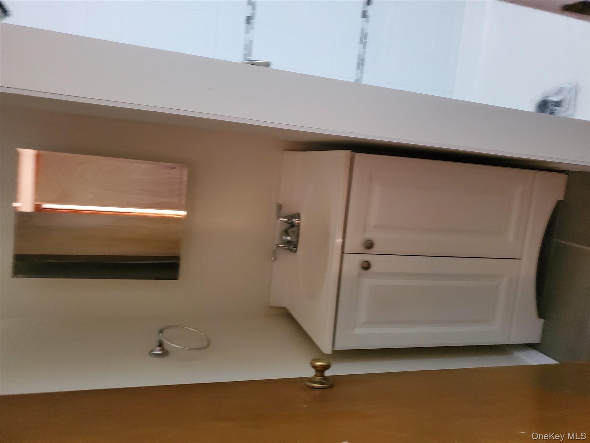 8 Midwood Place, Glen Cove, NY 11542