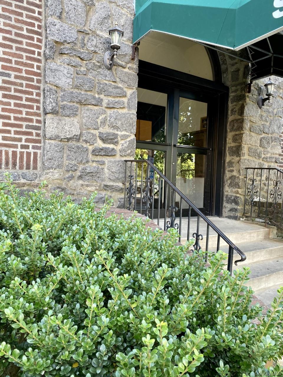 6 West Avenue # 1F, Larchmont, NY 10538