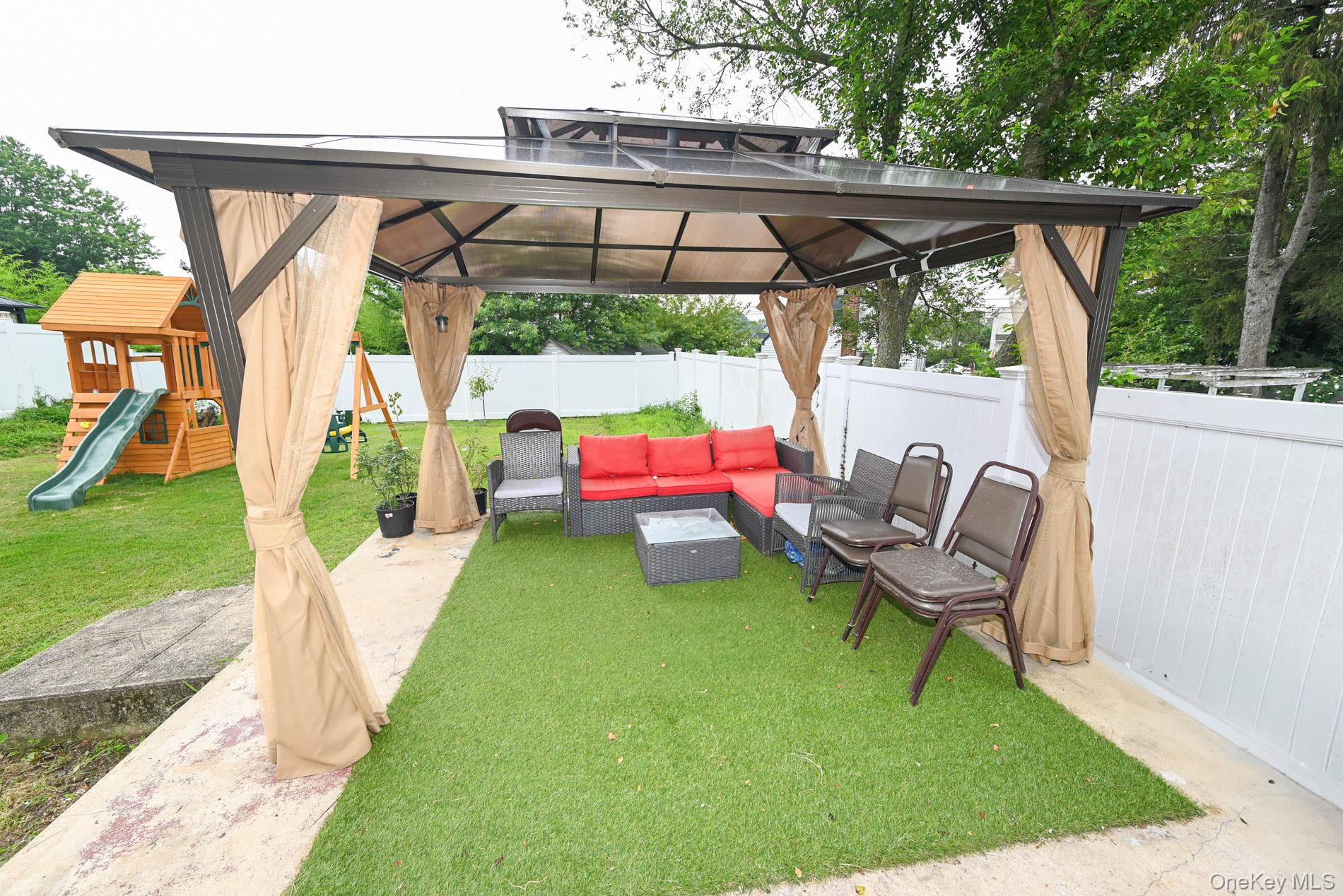 175 Arthur Avenue, Floral Park, NY 11001