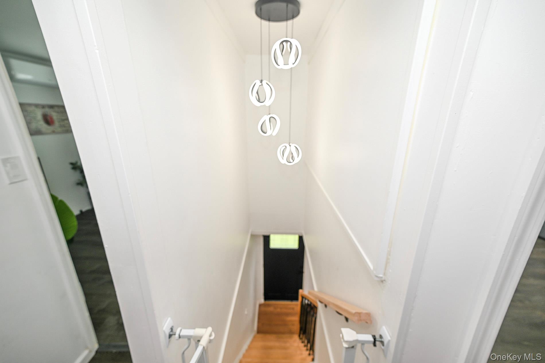 175 Arthur Avenue, Floral Park, NY 11001