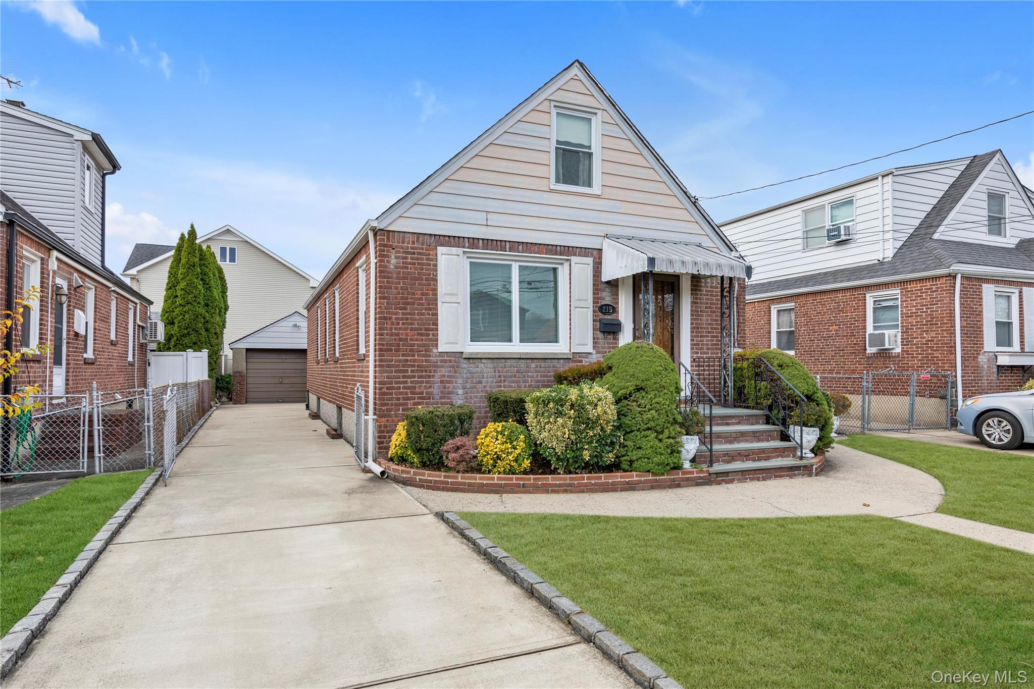 215 Sheridan Boulevard, Mineola, NY 11501