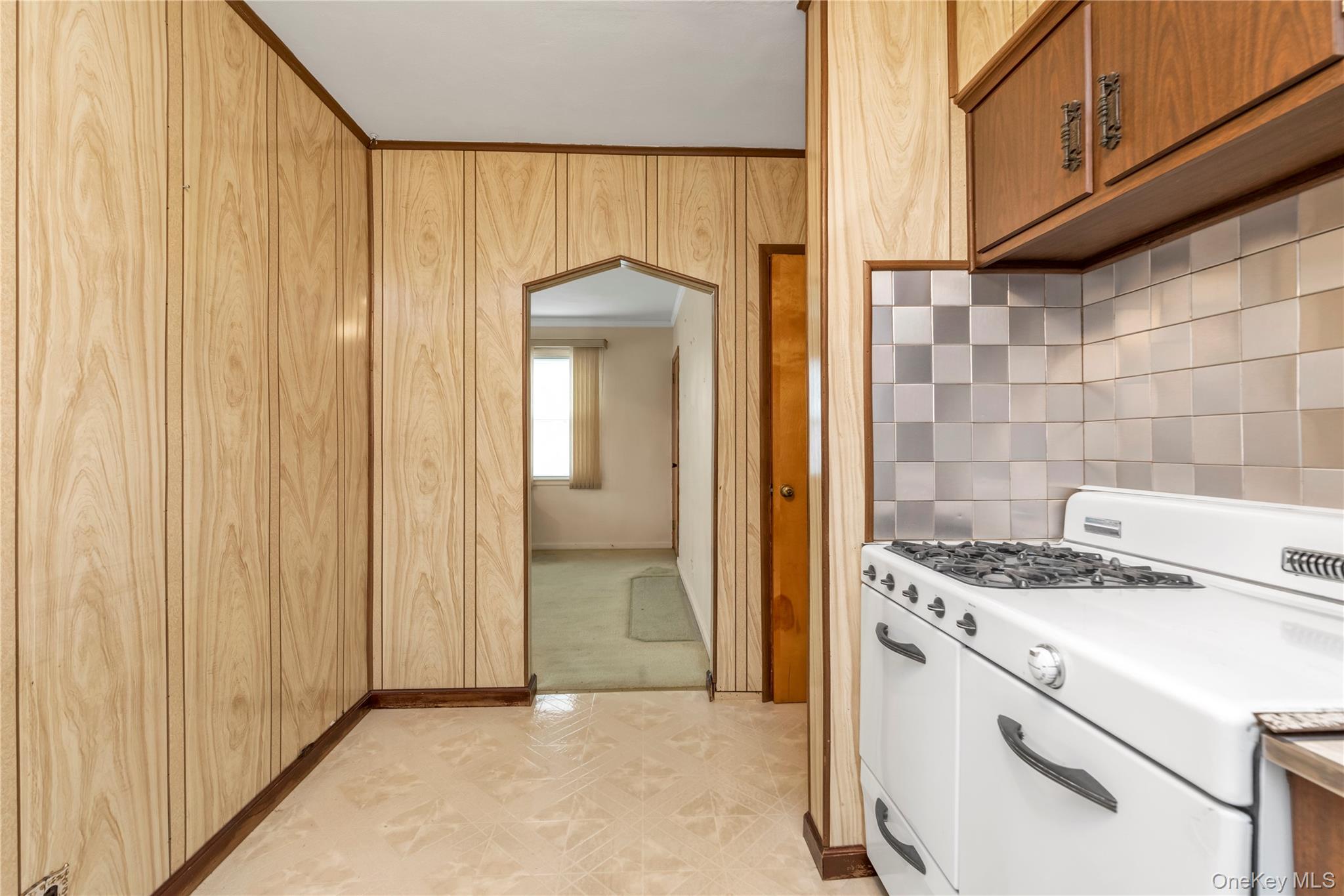 215 Sheridan Boulevard, Mineola, NY 11501