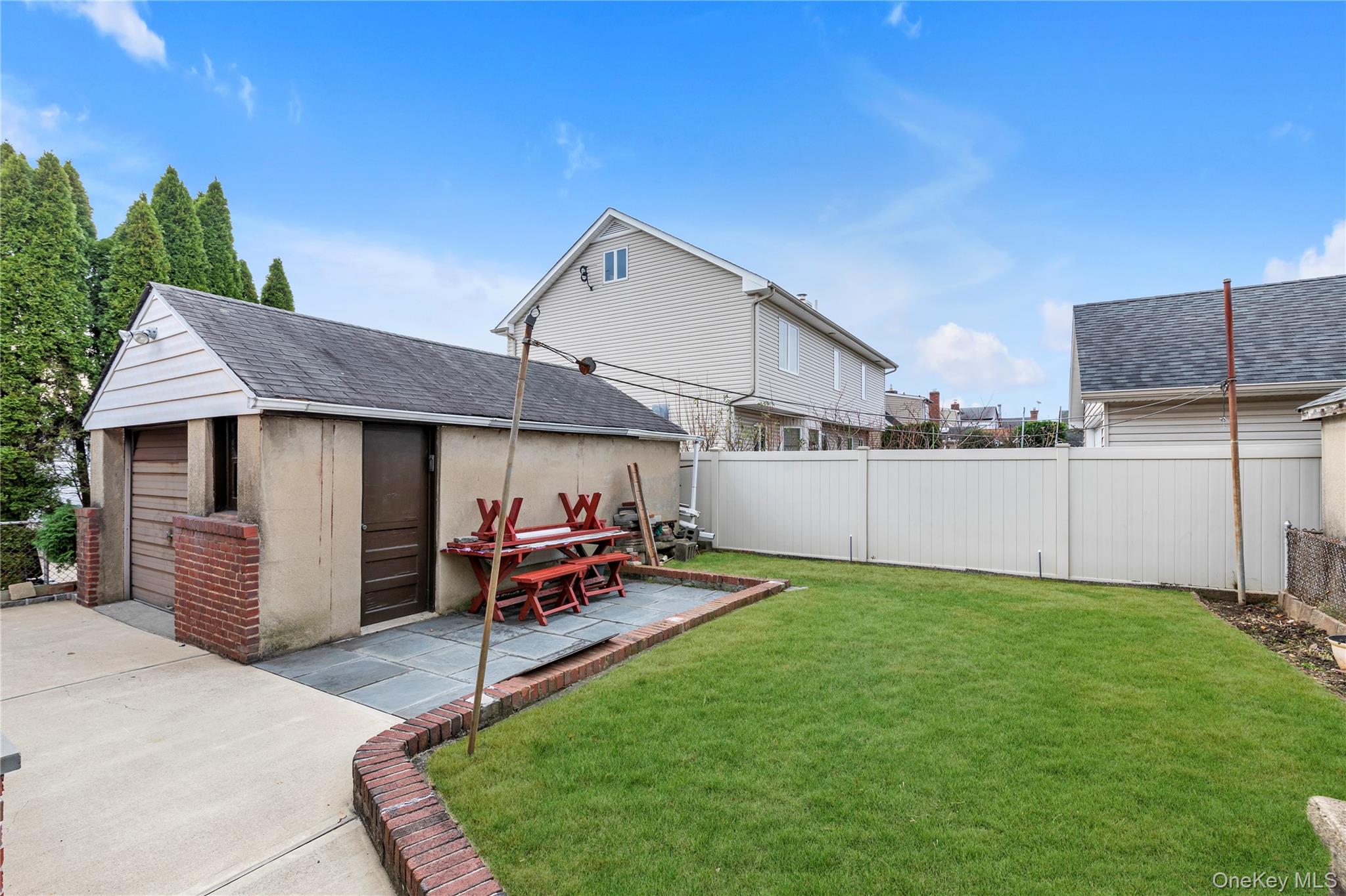 215 Sheridan Boulevard, Mineola, NY 11501