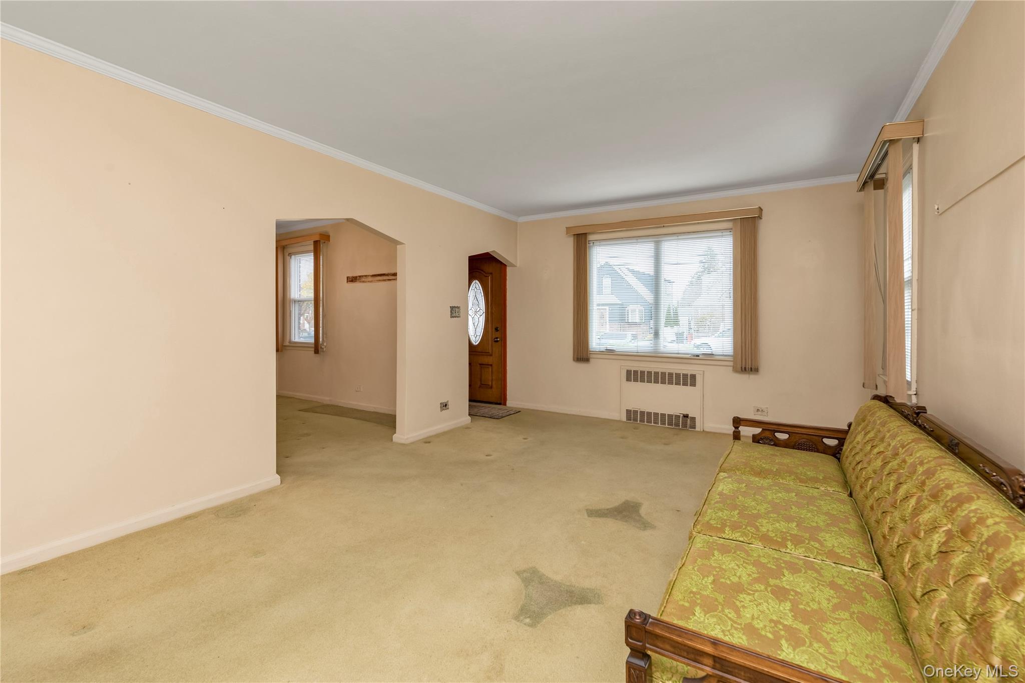 215 Sheridan Boulevard, Mineola, NY 11501