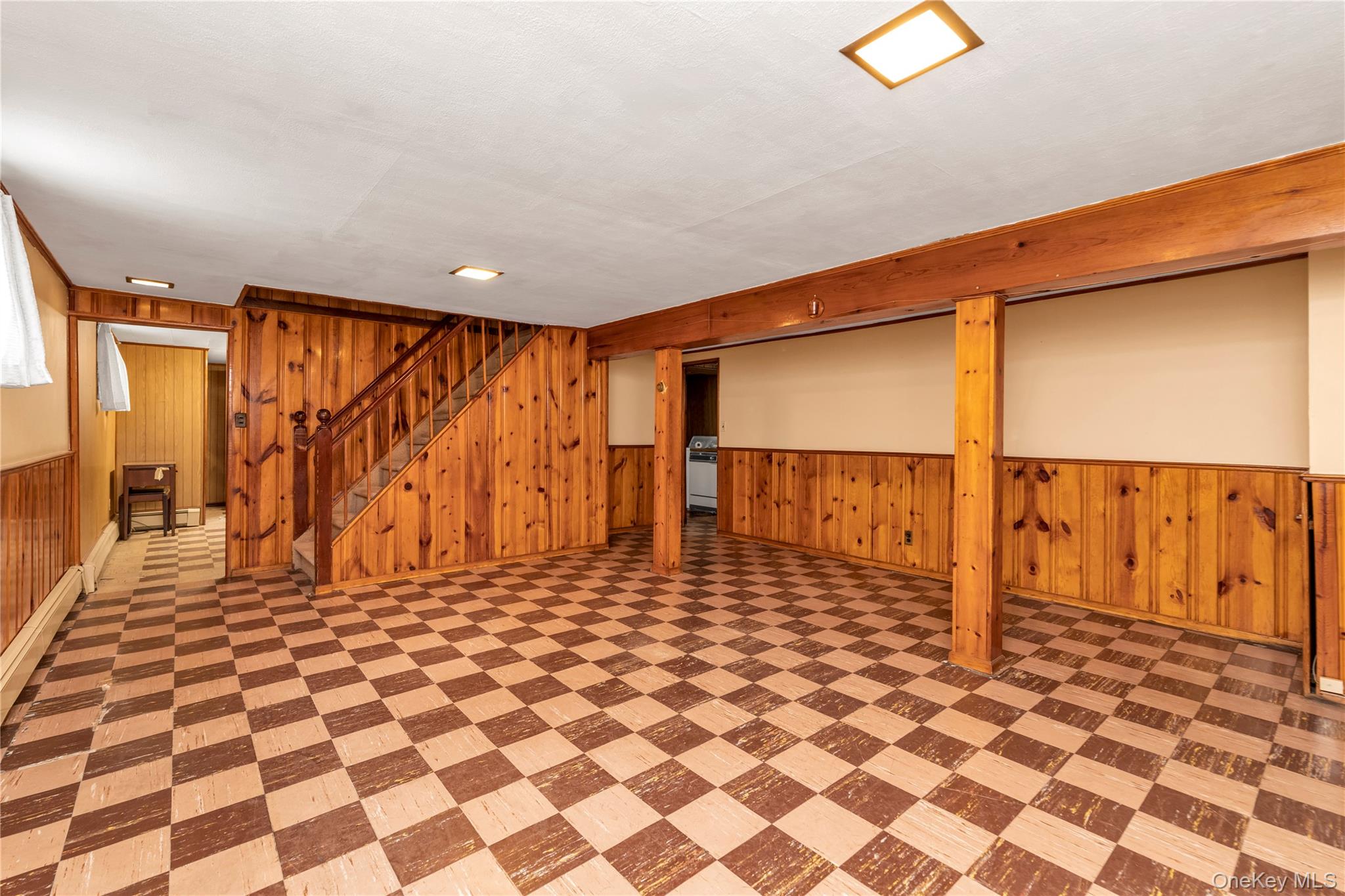 215 Sheridan Boulevard, Mineola, NY 11501