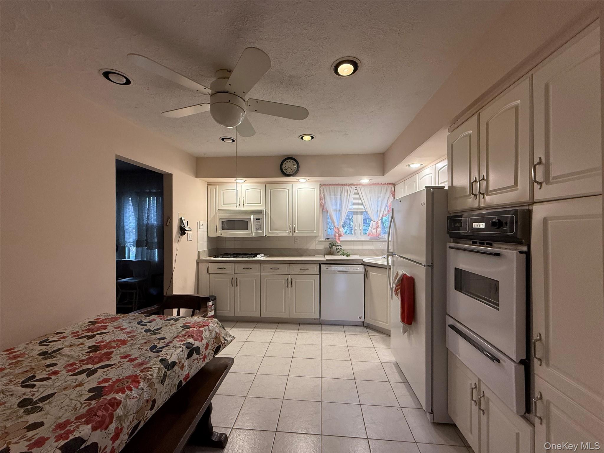 15 Sherry Lane, Hauppauge, NY 11788