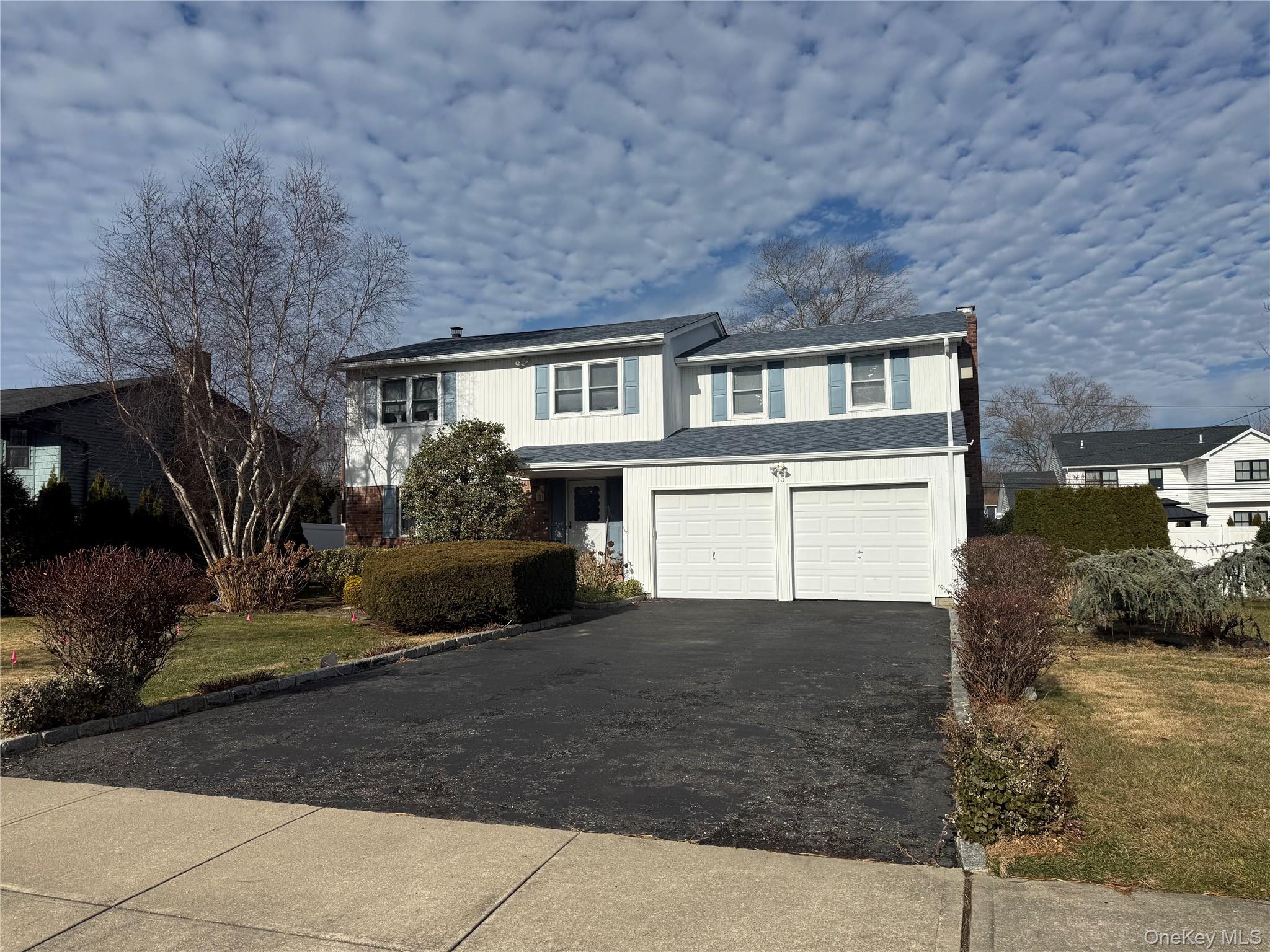 15 Sherry Lane, Hauppauge, NY 11788