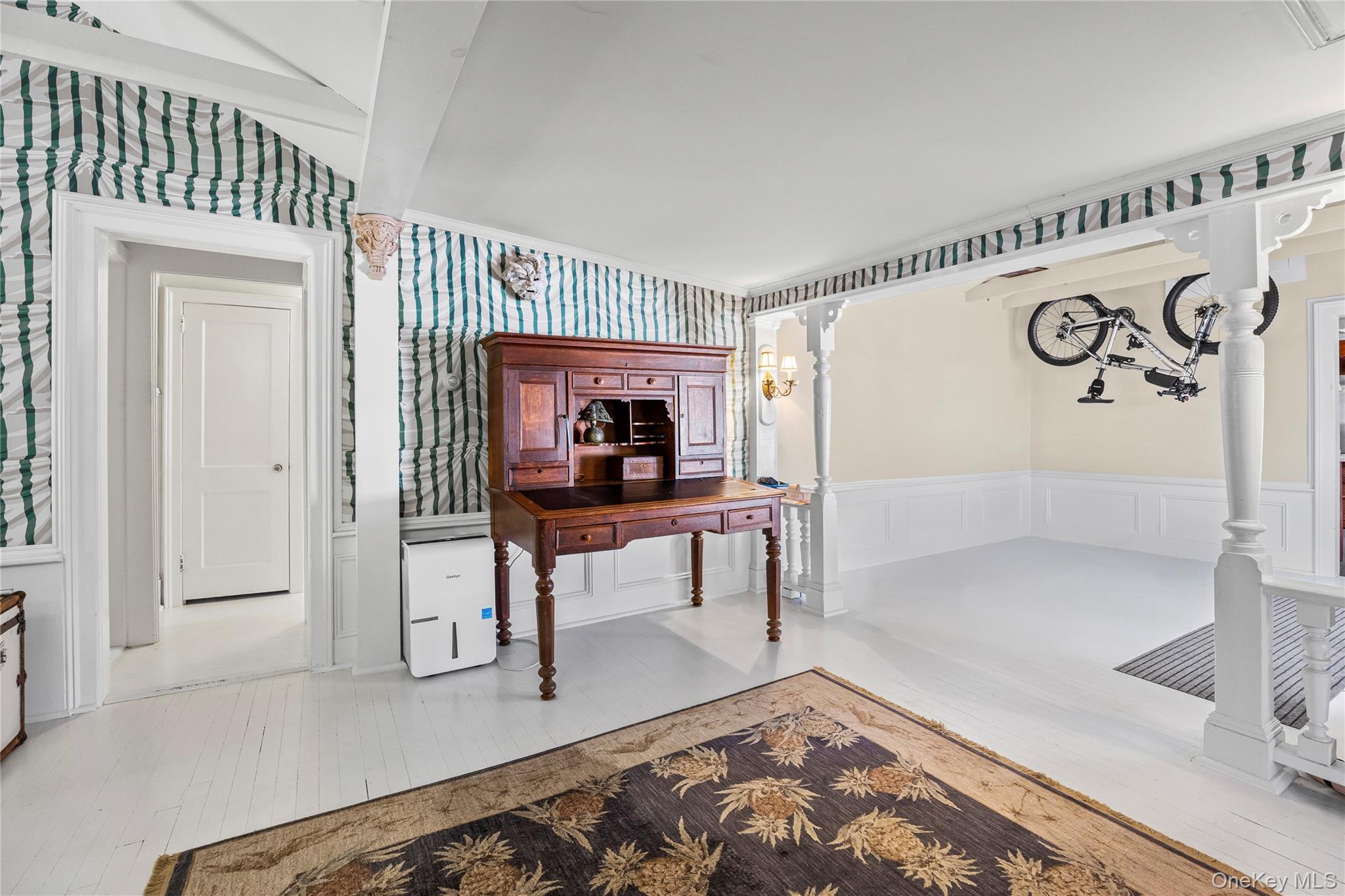 403 Middle Road, Bayport, NY 11705