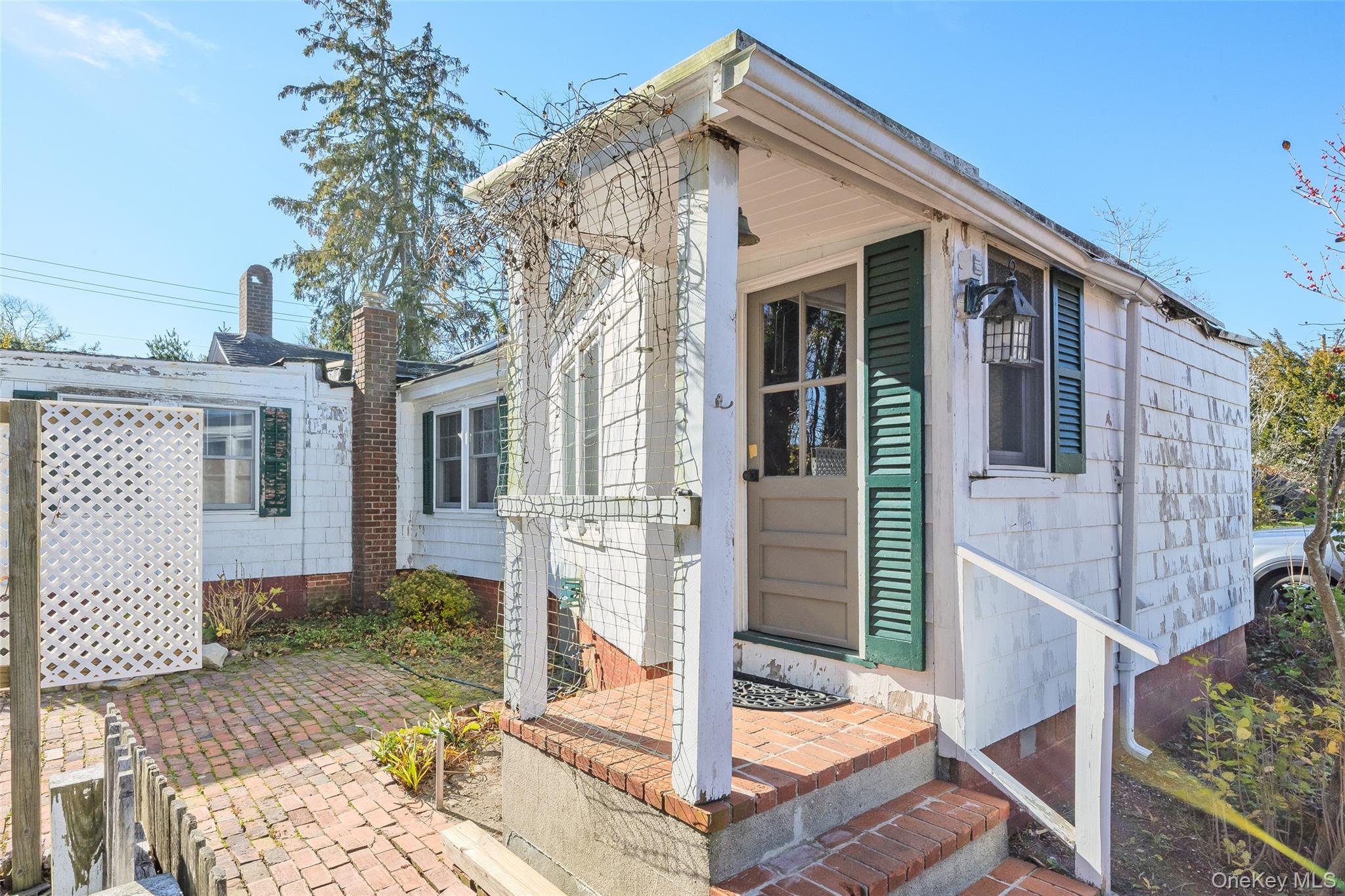 403 Middle Road, Bayport, NY 11705