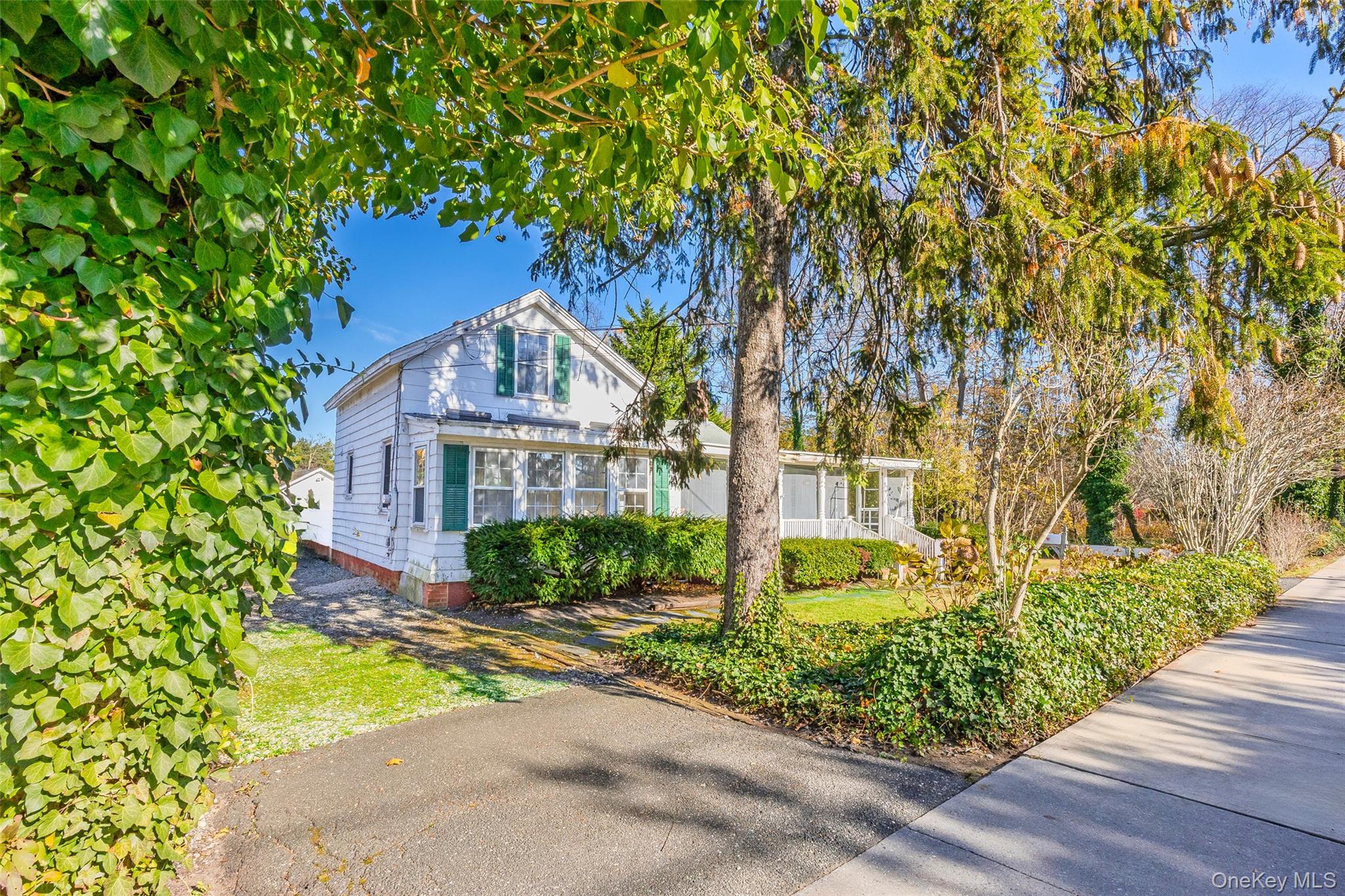 403 Middle Road, Bayport, NY 11705