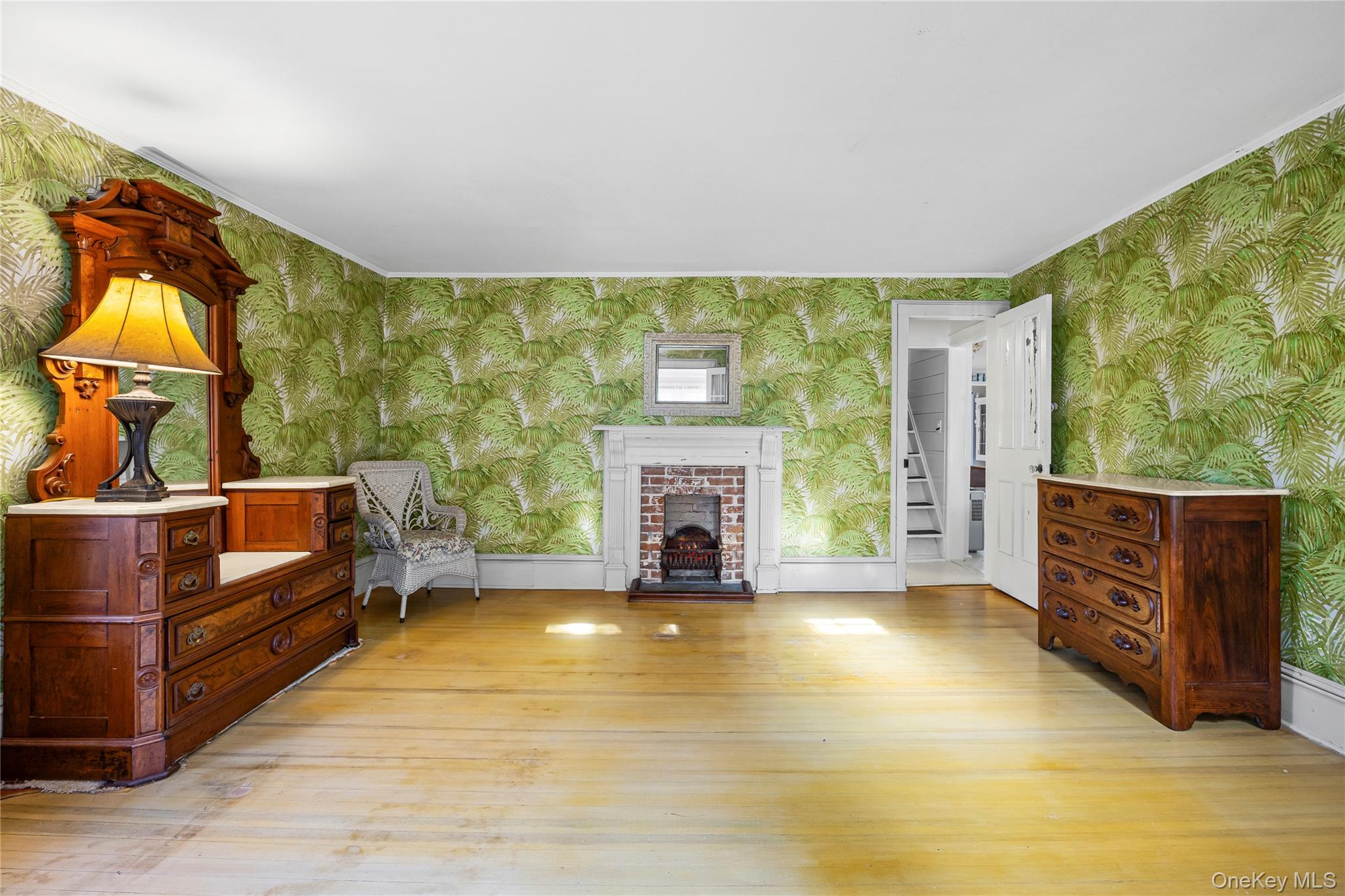 403 Middle Road, Bayport, NY 11705