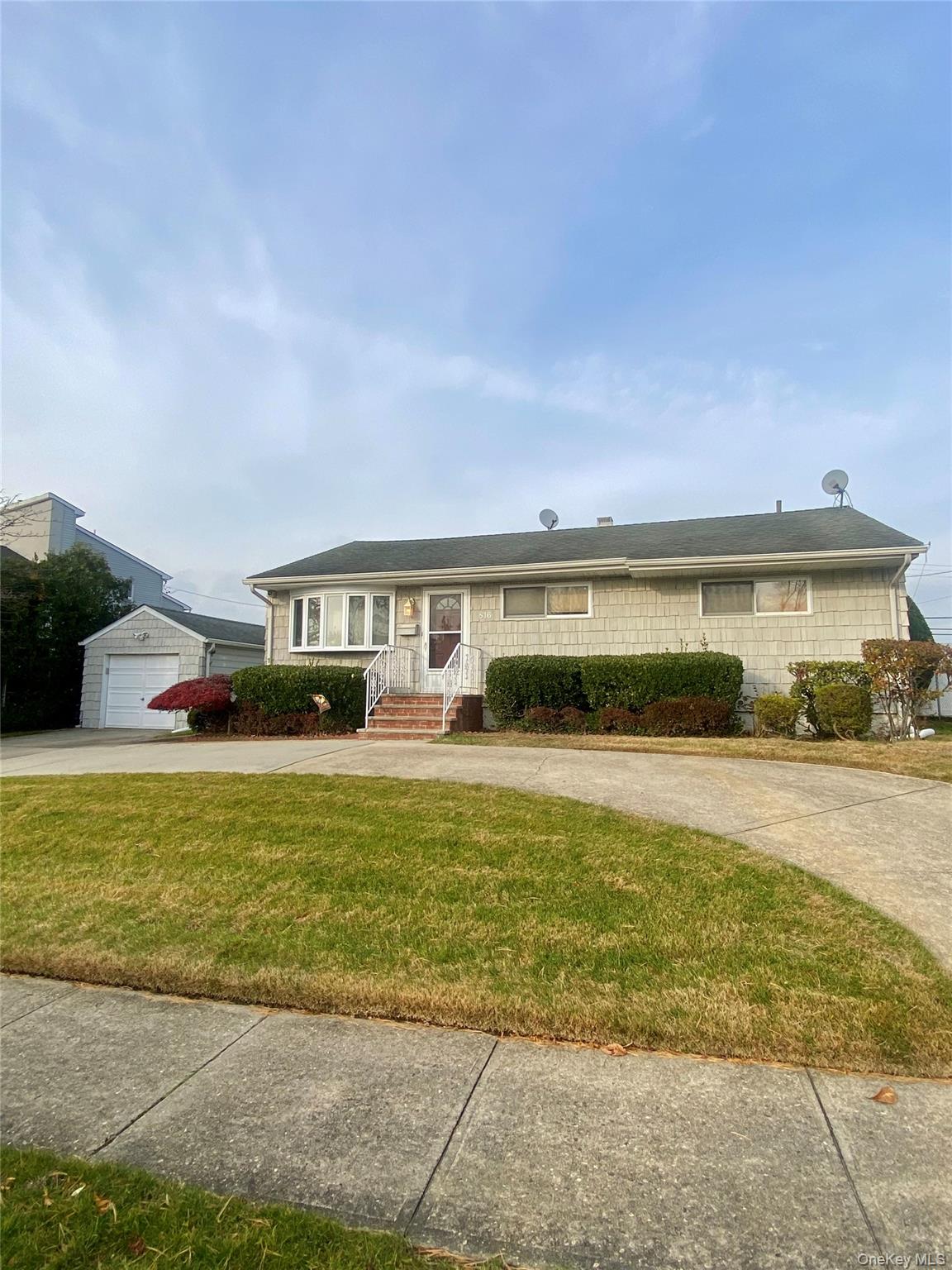 816 Anderson Avenue, Franklin Square, NY 11010