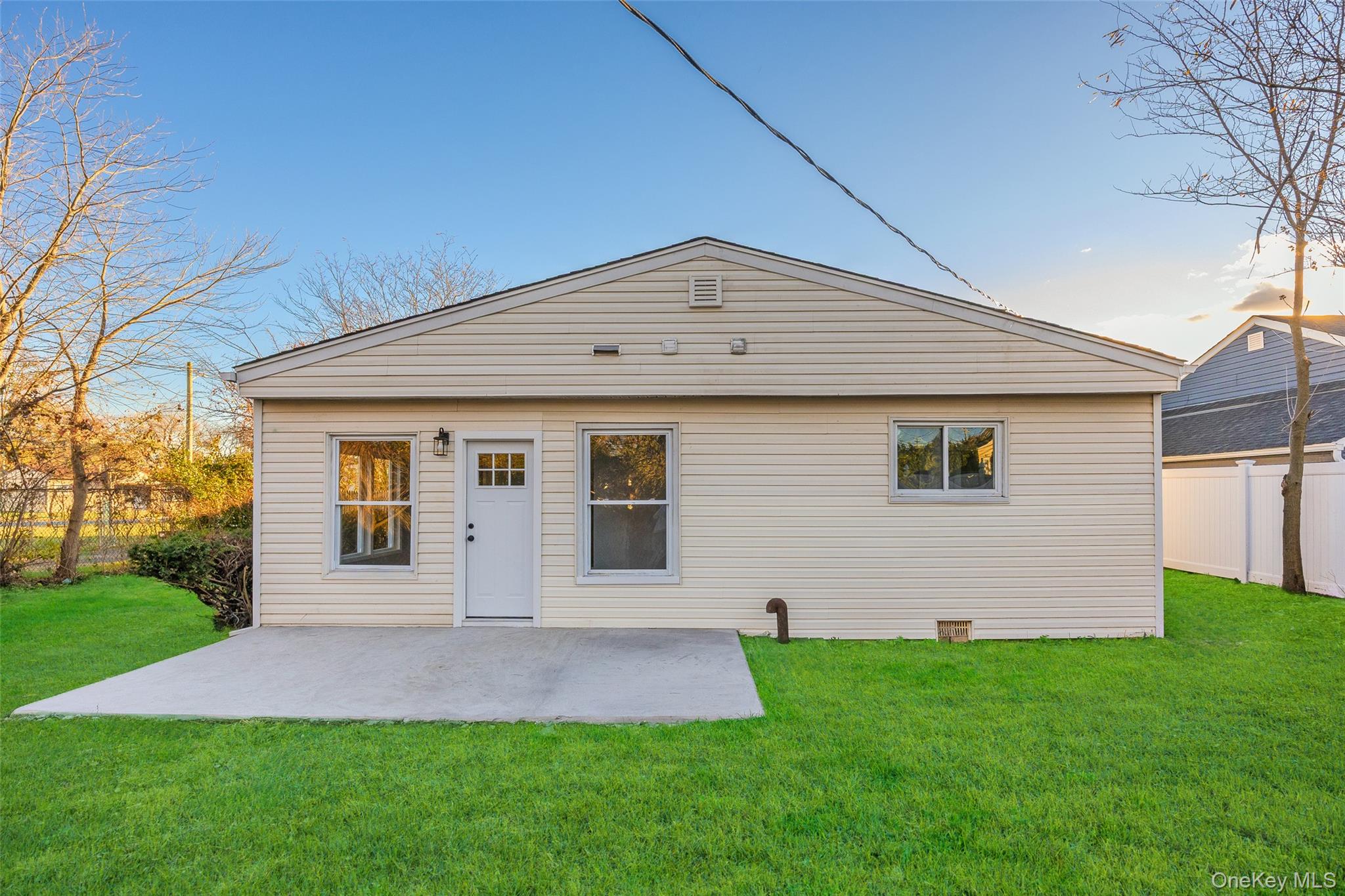 4 Somerset Road N, Amityville, NY 11701