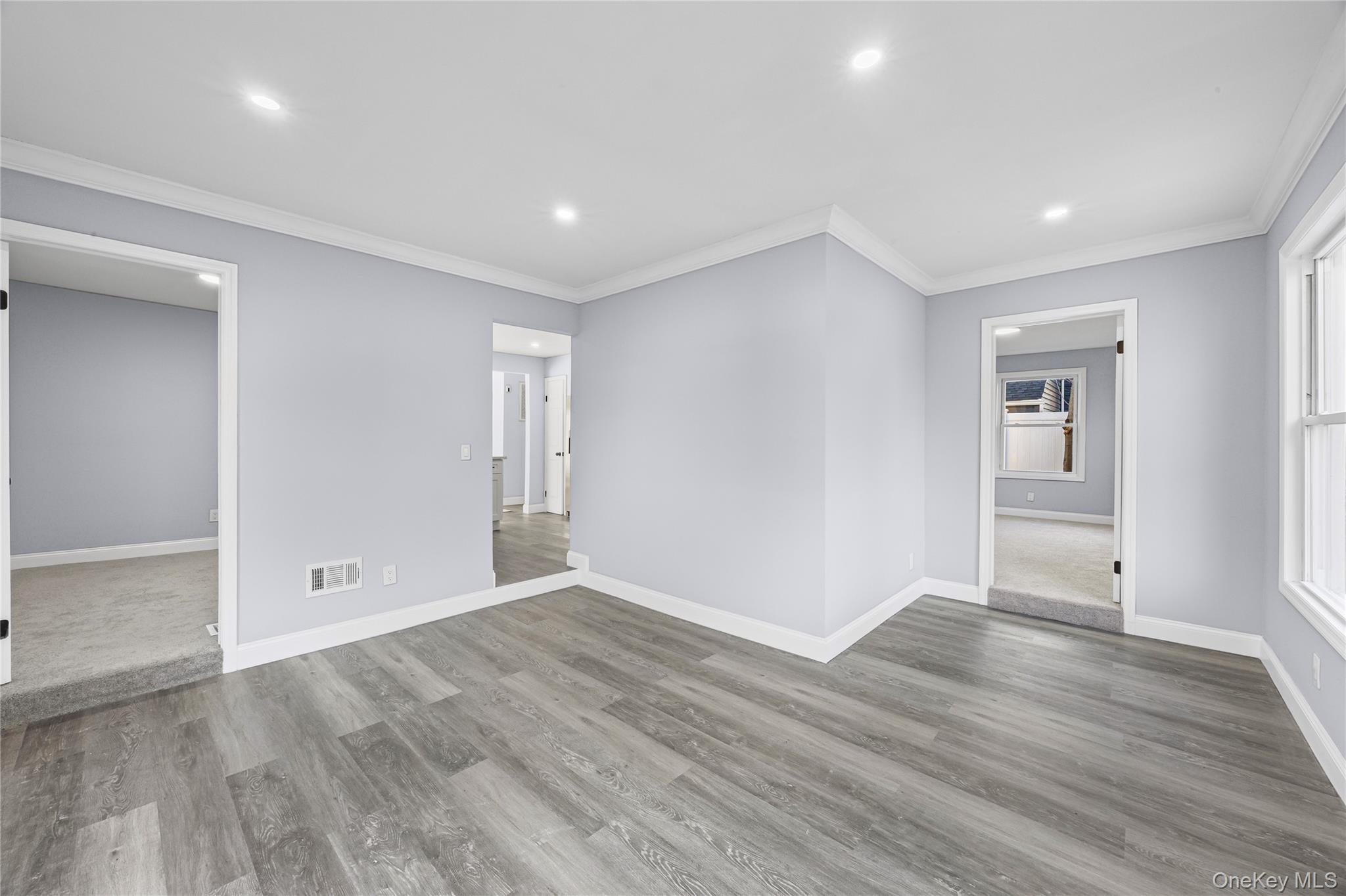 4 Somerset Road N, Amityville, NY 11701