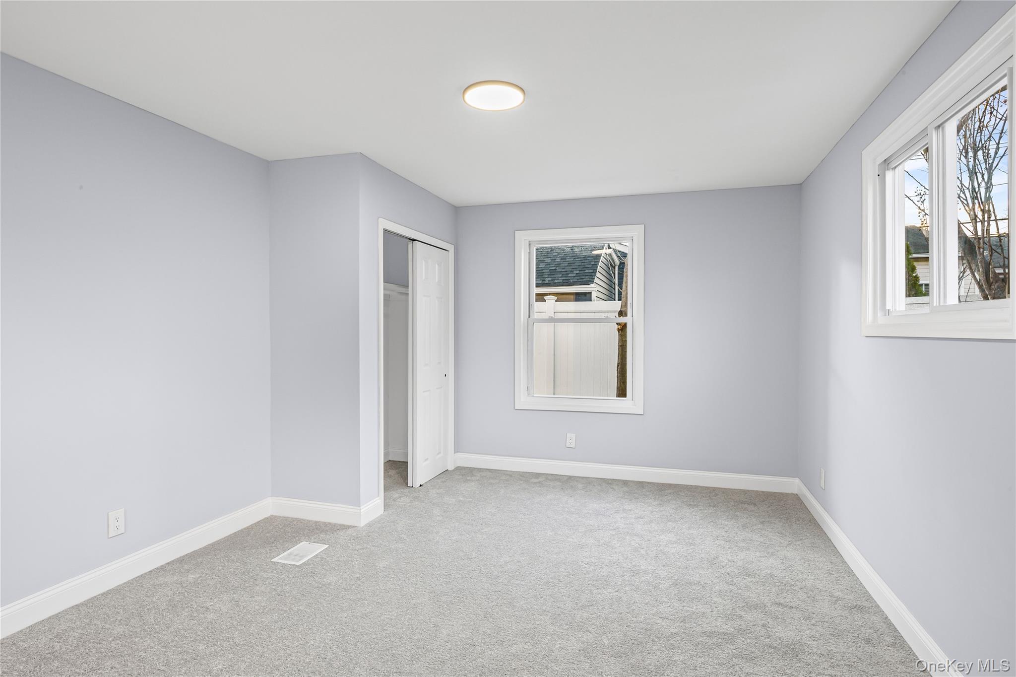 4 Somerset Road N, Amityville, NY 11701