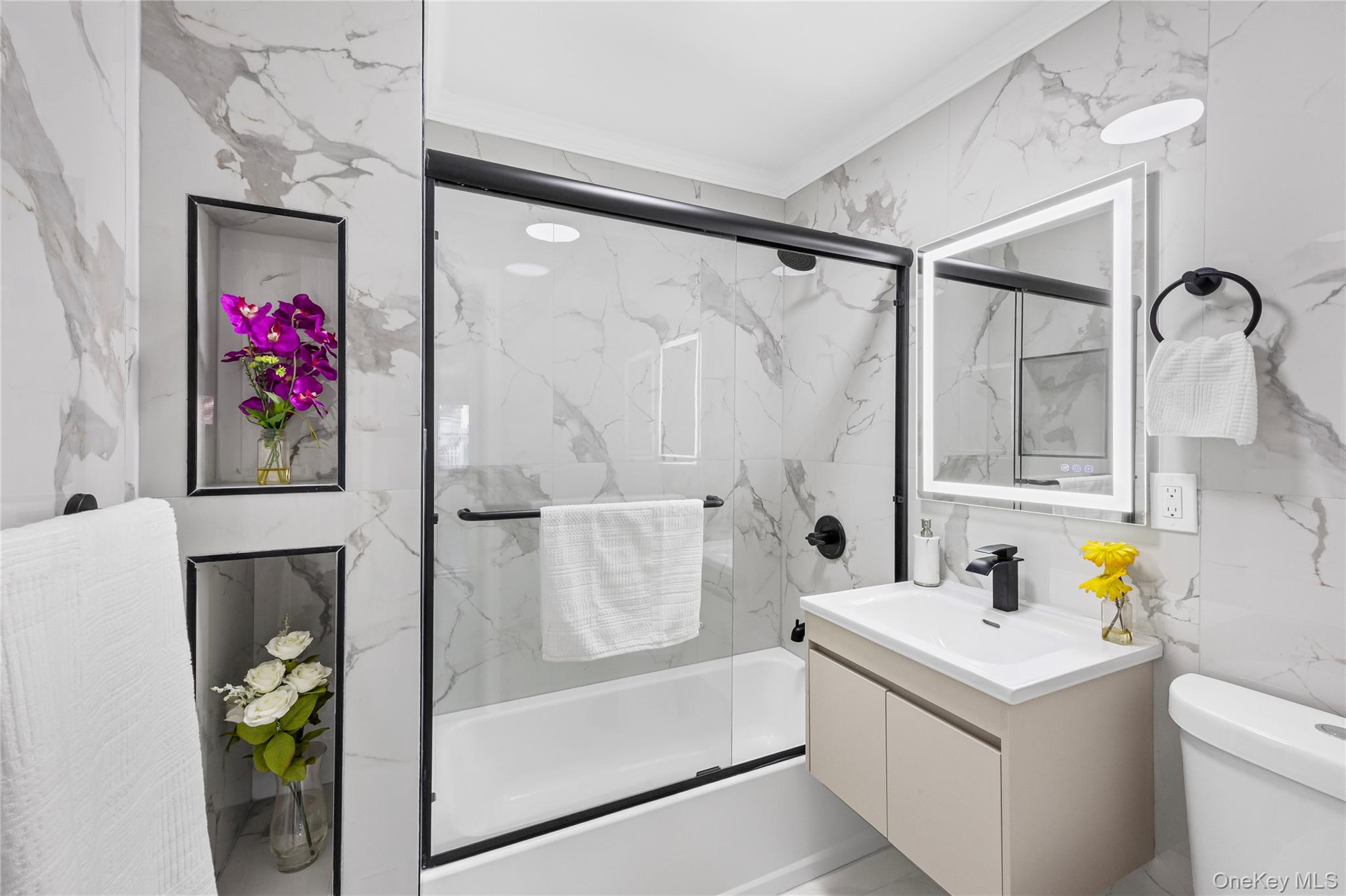 4 Somerset Road N, Amityville, NY 11701