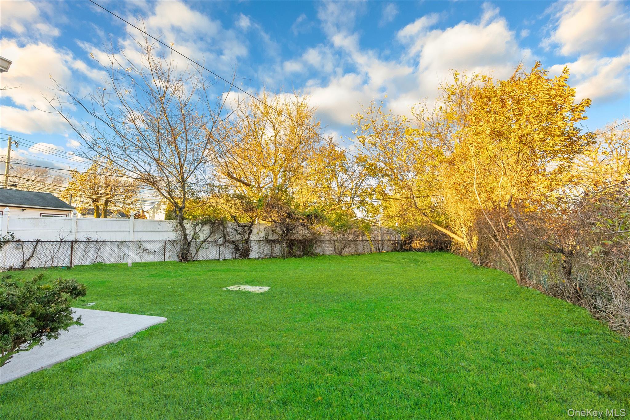 4 Somerset Road N, Amityville, NY 11701