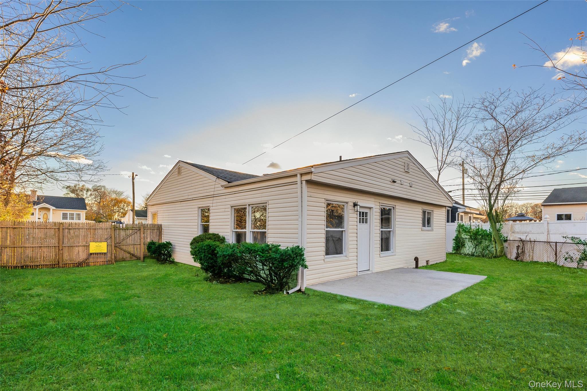 4 Somerset Road N, Amityville, NY 11701