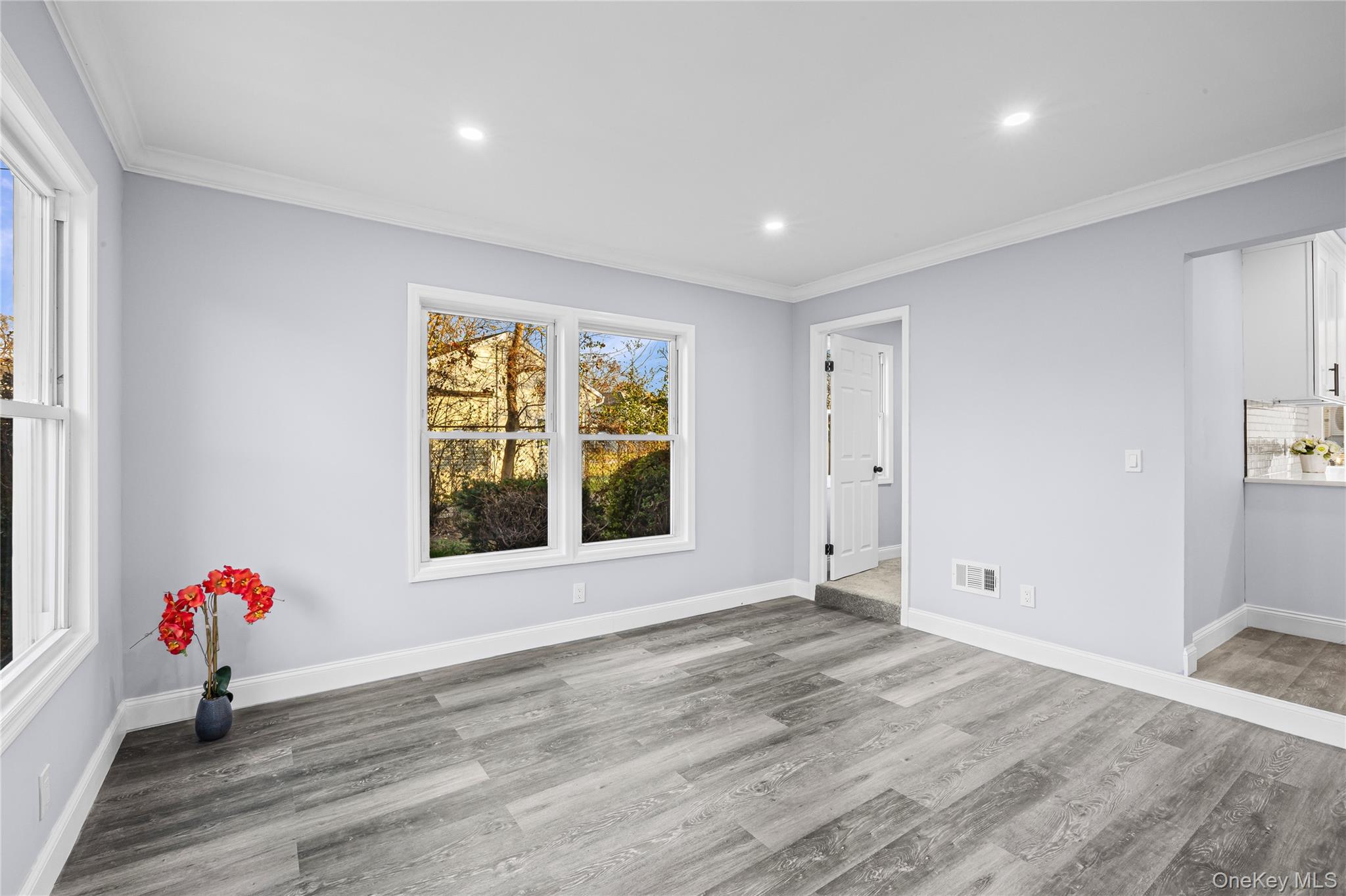 4 Somerset Road N, Amityville, NY 11701