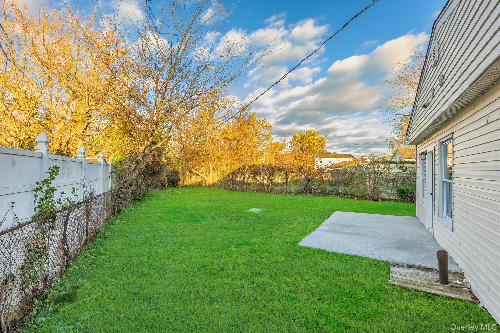 4 Somerset Road N, Amityville, NY 11701