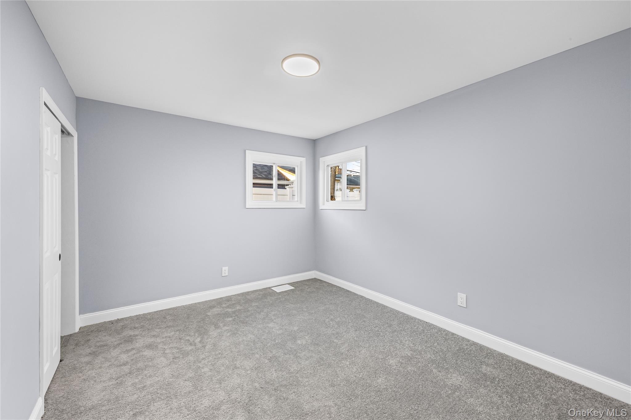 4 Somerset Road N, Amityville, NY 11701