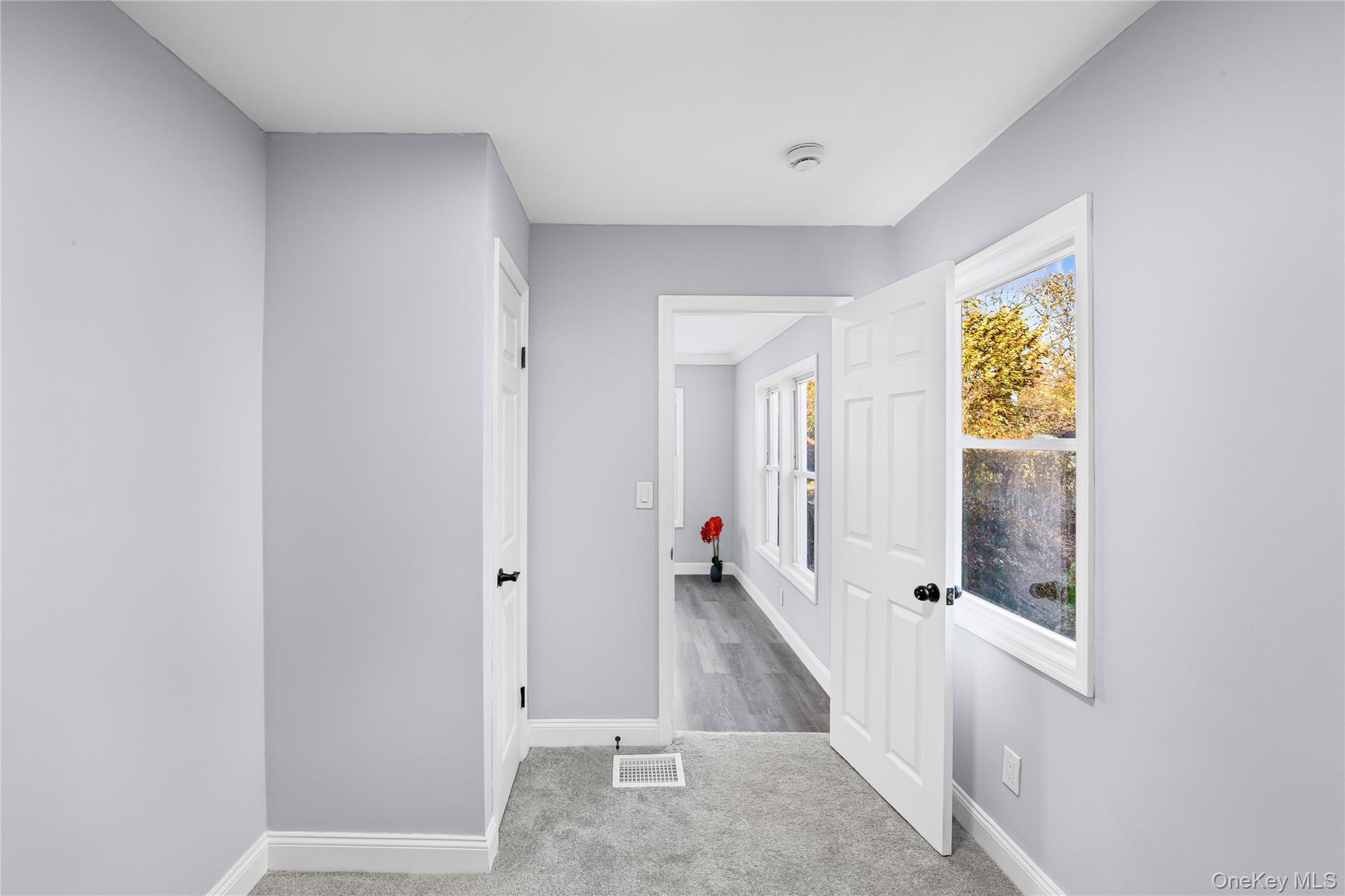 4 Somerset Road N, Amityville, NY 11701