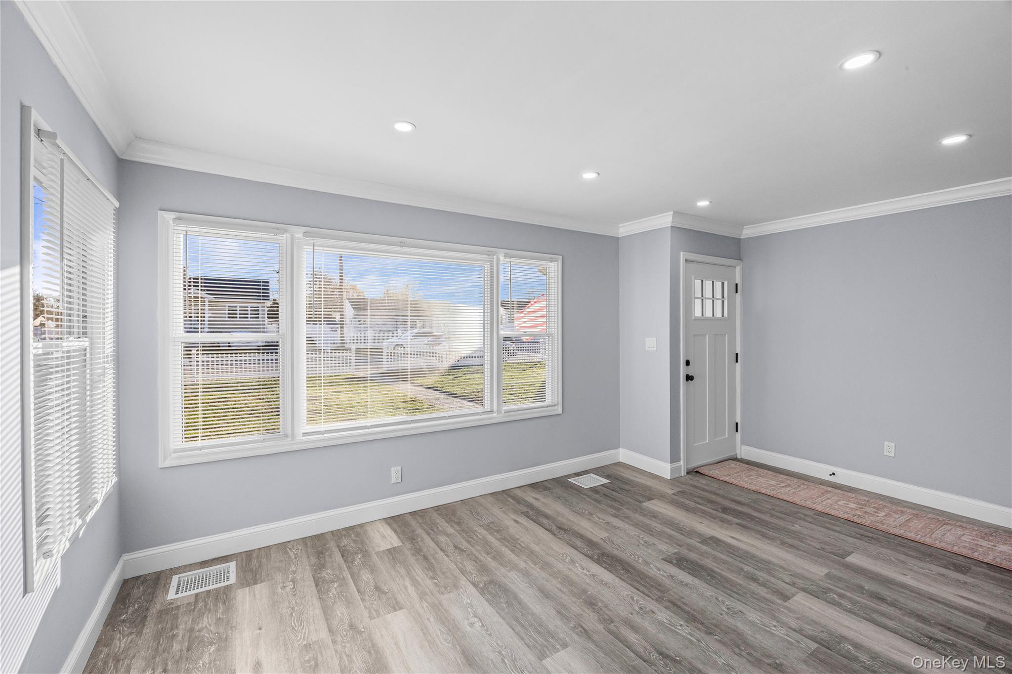 4 Somerset Road N, Amityville, NY 11701