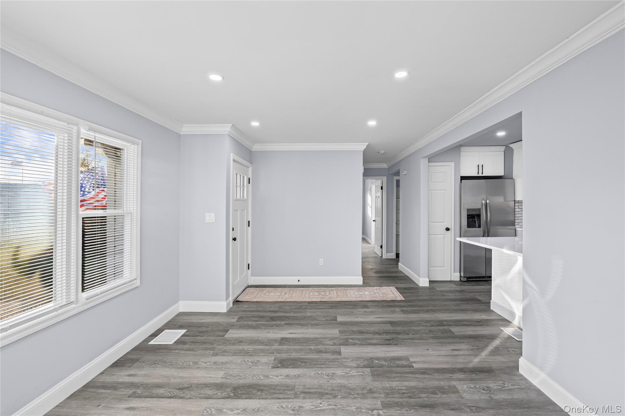 4 Somerset Road N, Amityville, NY 11701