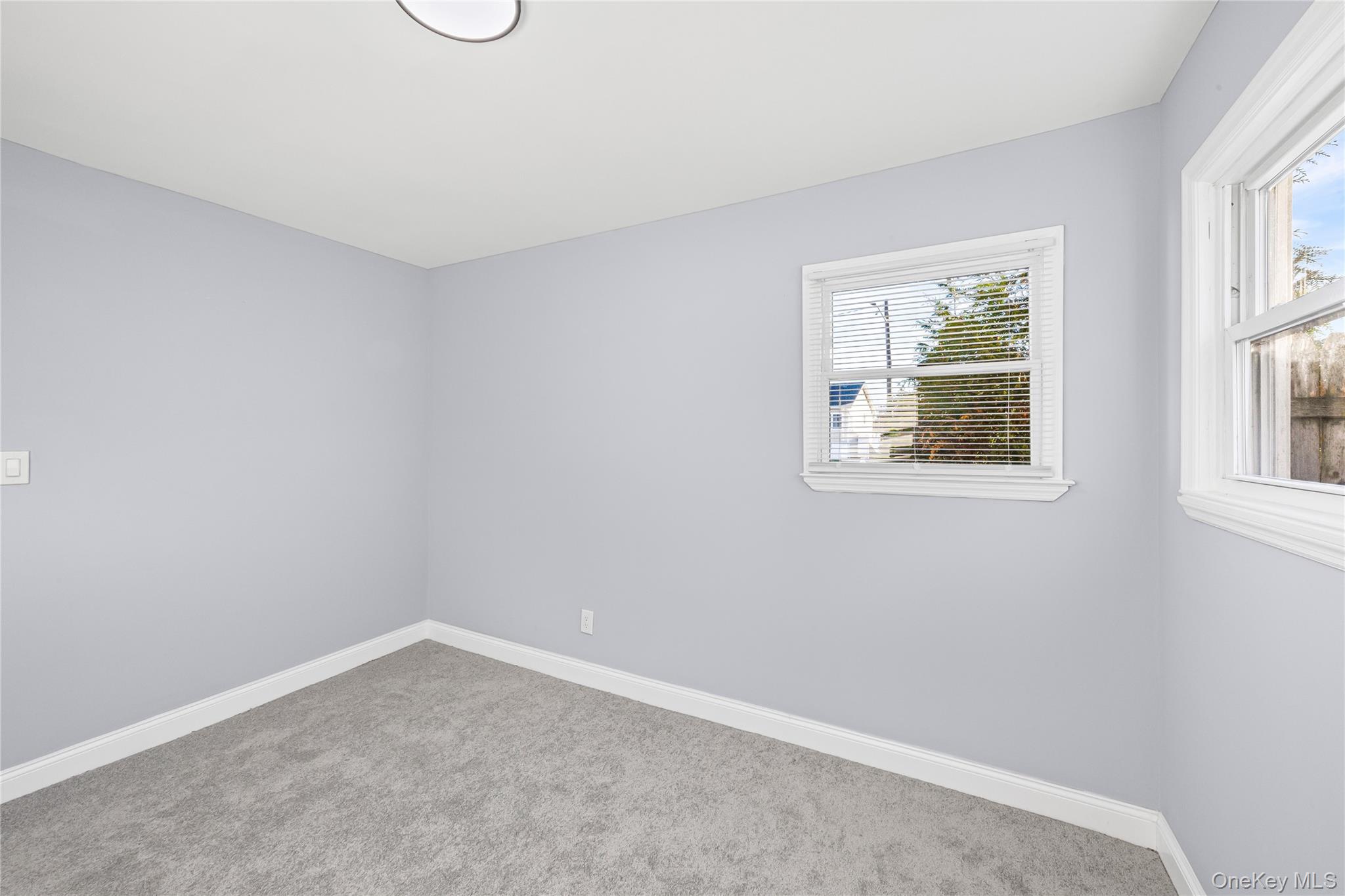 4 Somerset Road N, Amityville, NY 11701