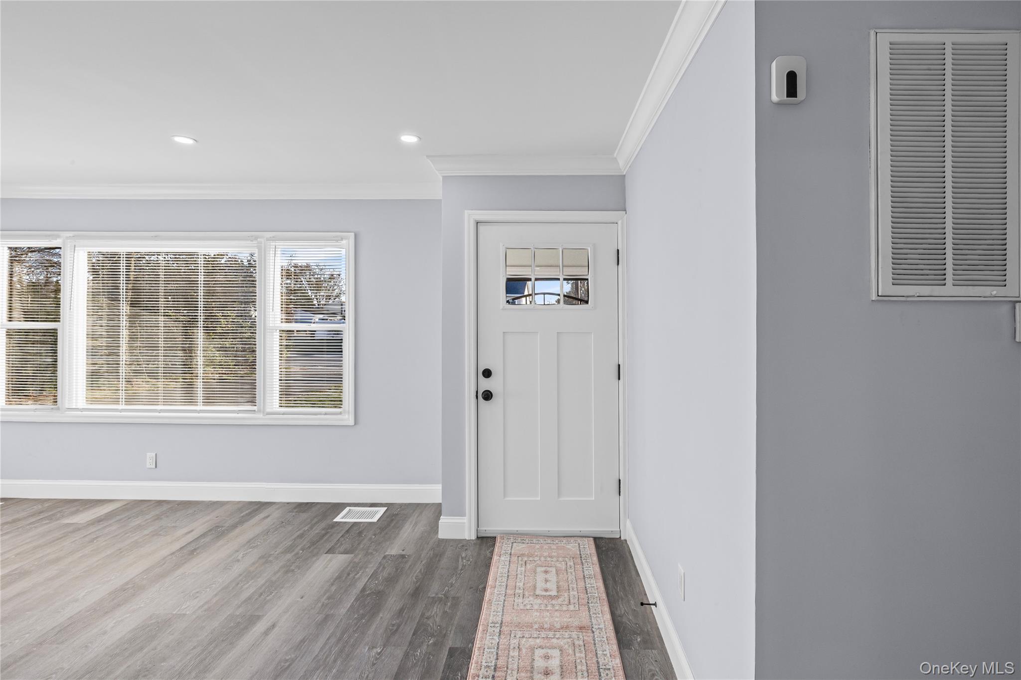 4 Somerset Road N, Amityville, NY 11701