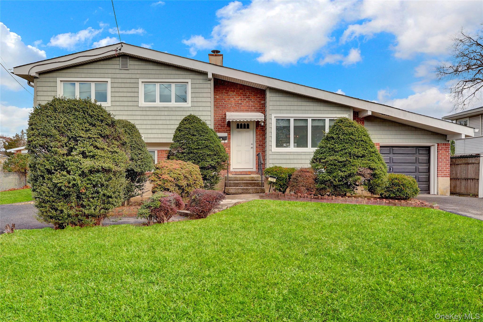 213 W 24th Street, Deer Park, NY 11729