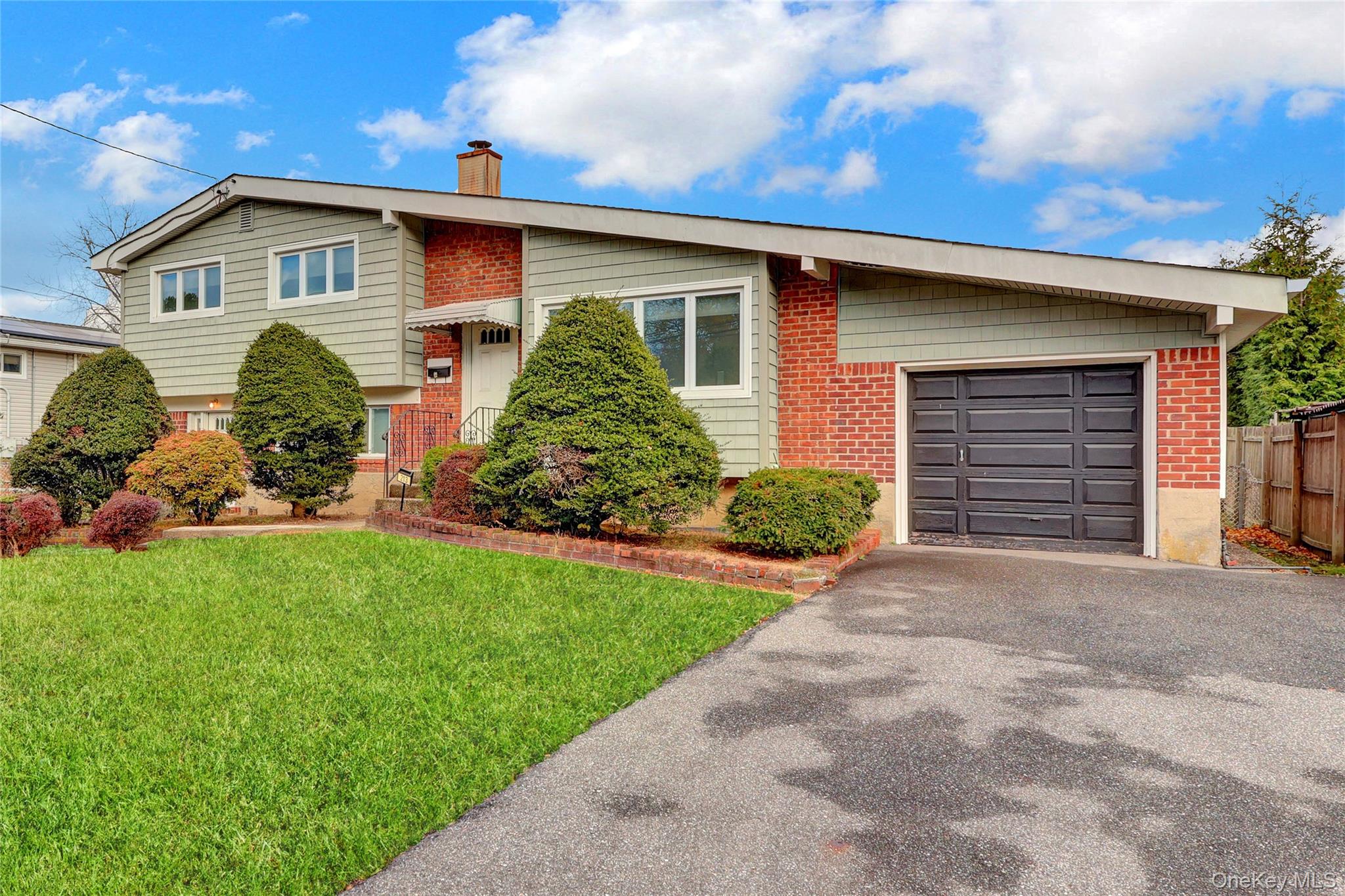 213 W 24th Street, Deer Park, NY 11729