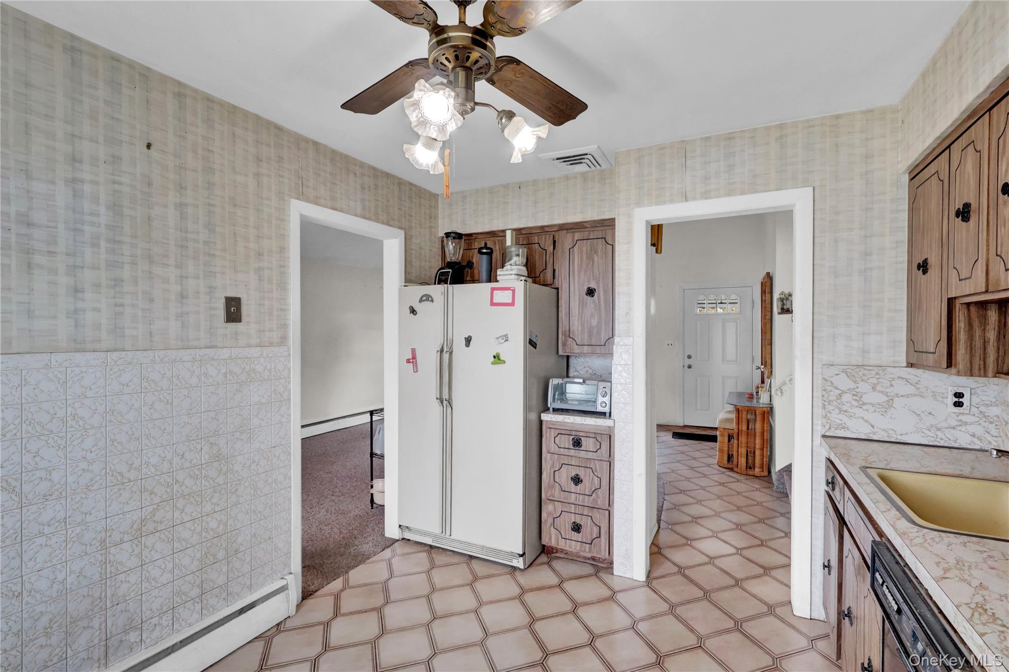 213 W 24th Street, Deer Park, NY 11729