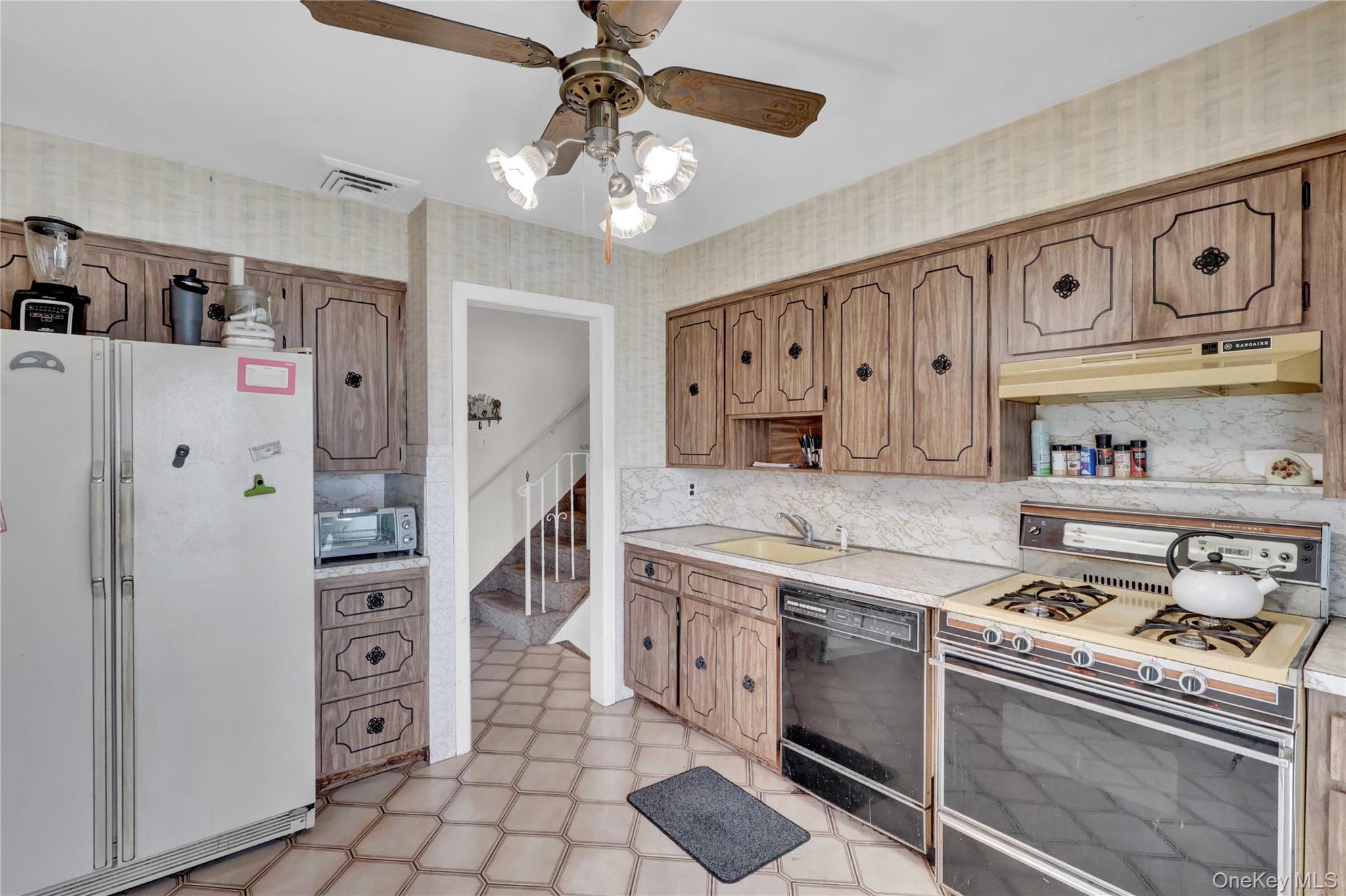 213 W 24th Street, Deer Park, NY 11729