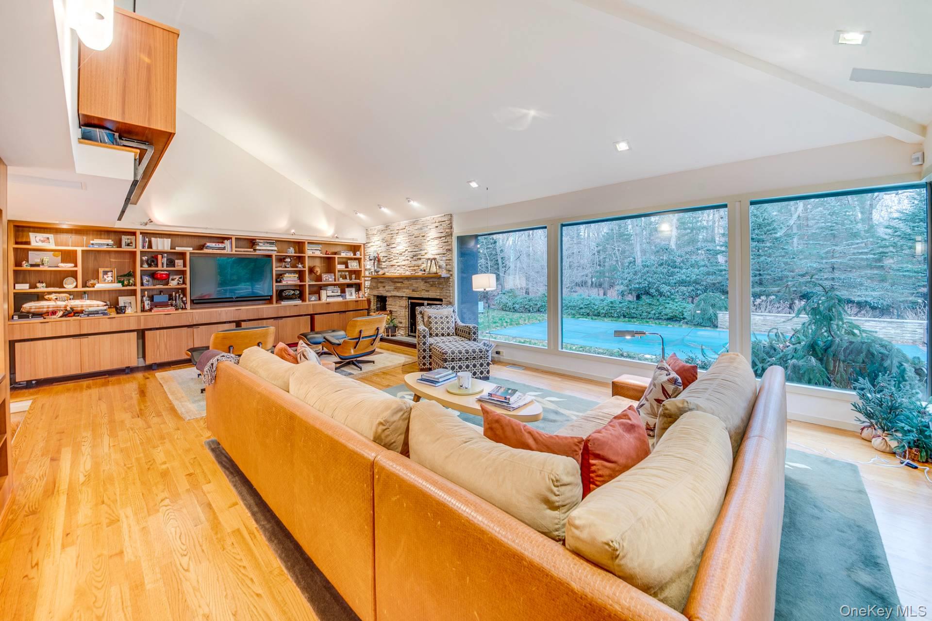 4 Livery Lane, East Hampton, NY 11937