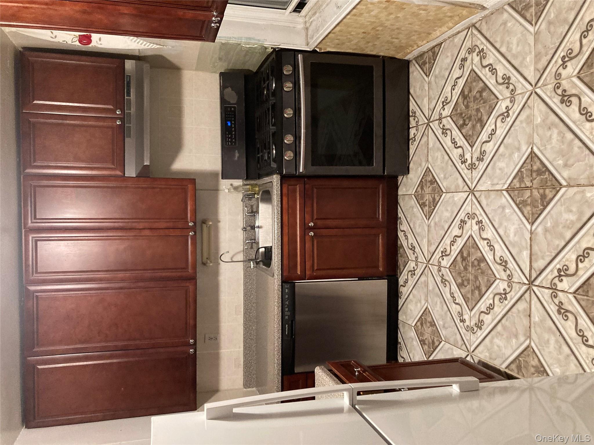 62-59 108 # 6E, Forest Hills, NY 11375