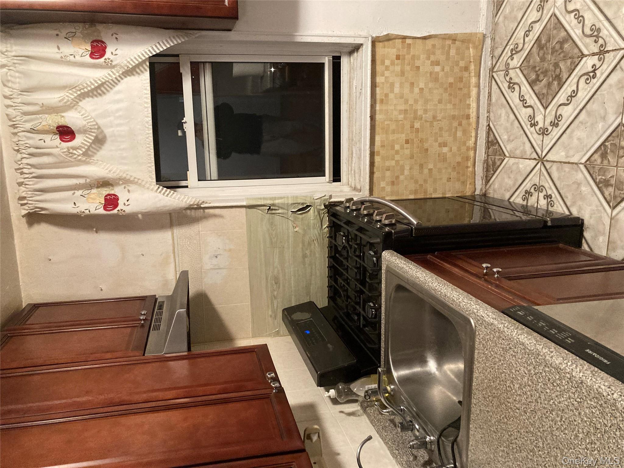 62-59 108 # 6E, Forest Hills, NY 11375