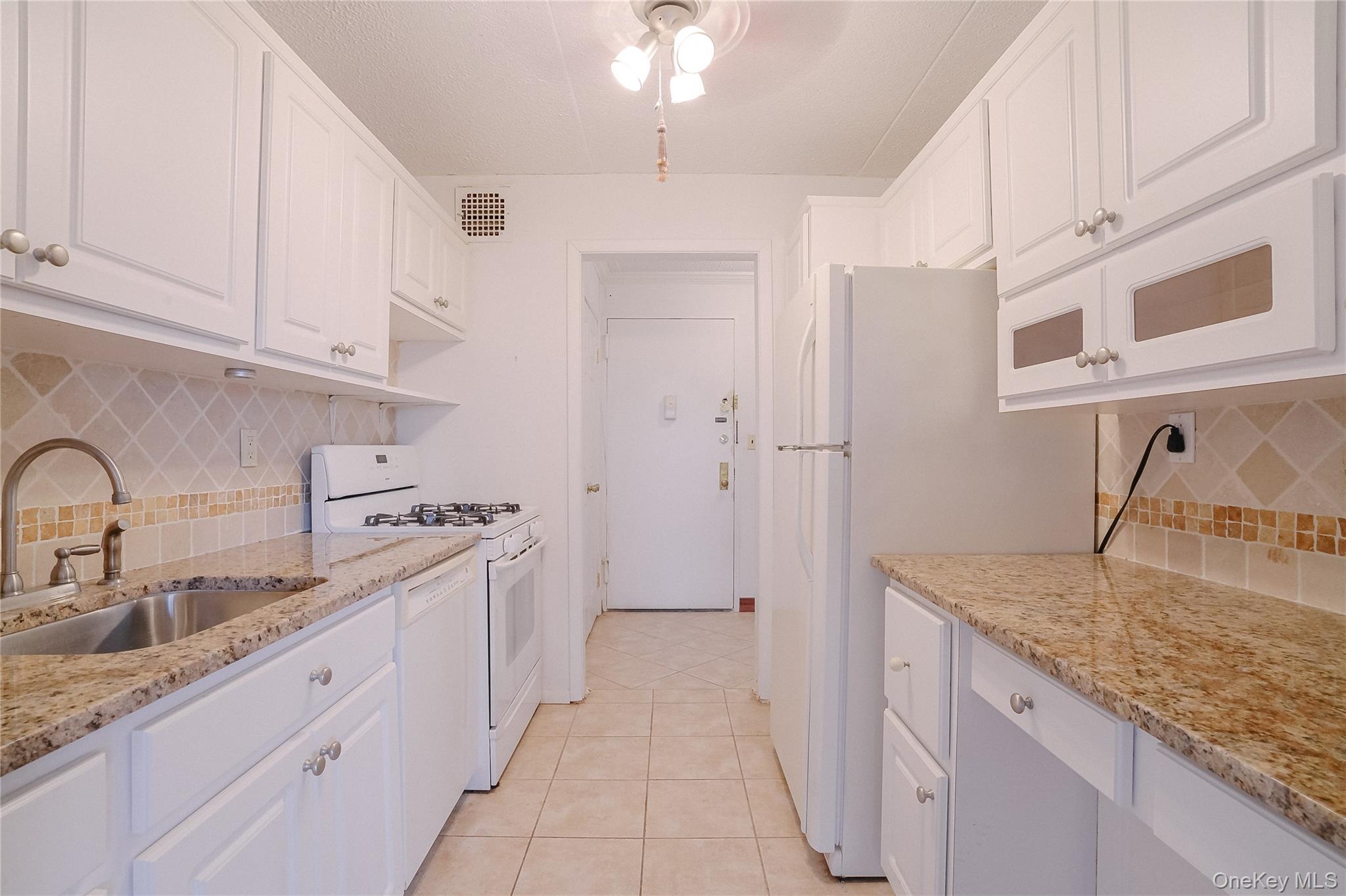 100 Diplomat Drive # 8M, Mount Kisco, NY 10549